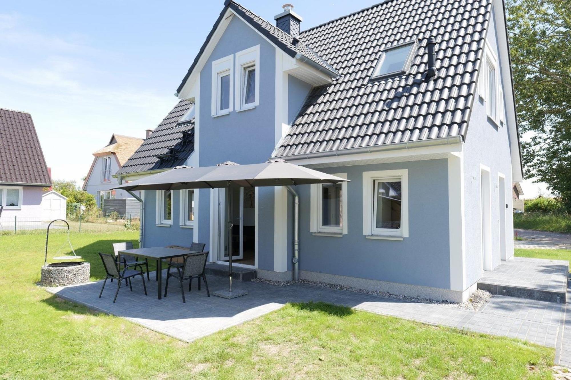 Three-Bedroom House photo 3