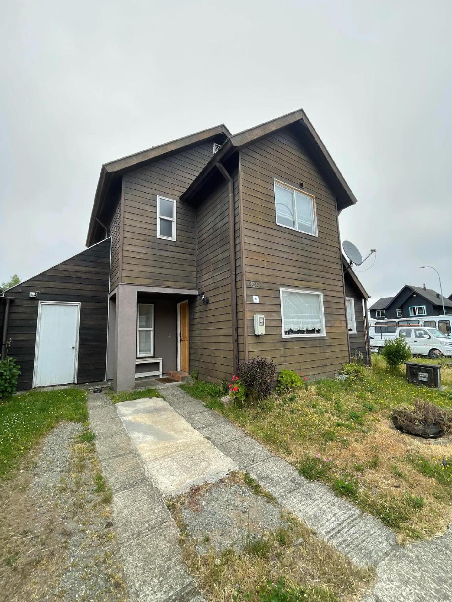 Three-Bedroom House photo 2