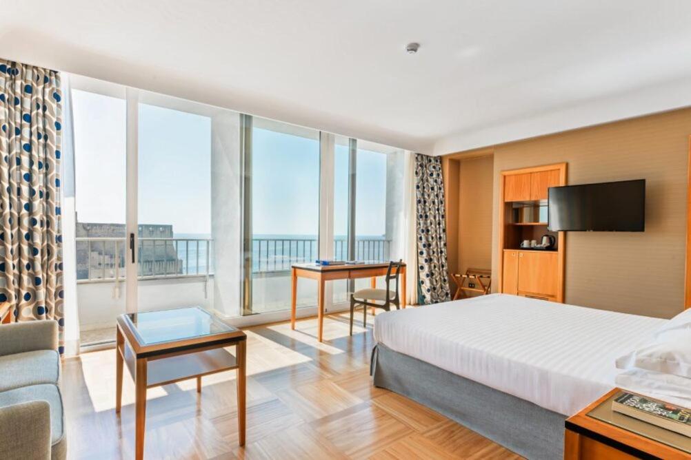 Deluxe Double Room with Sea View - Photo 1