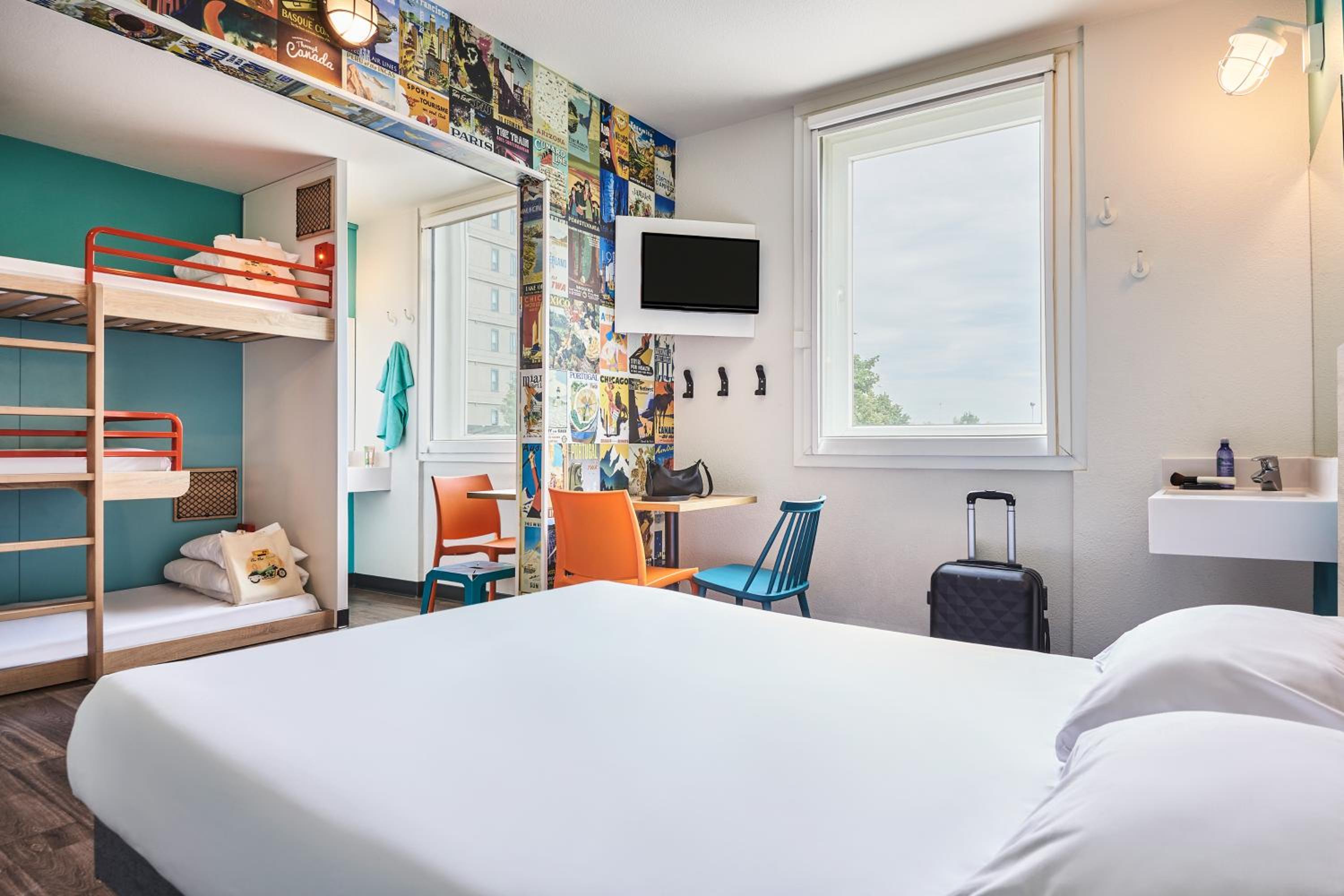 4-Bed Dormitory Room with Shared Bathroom photo 3