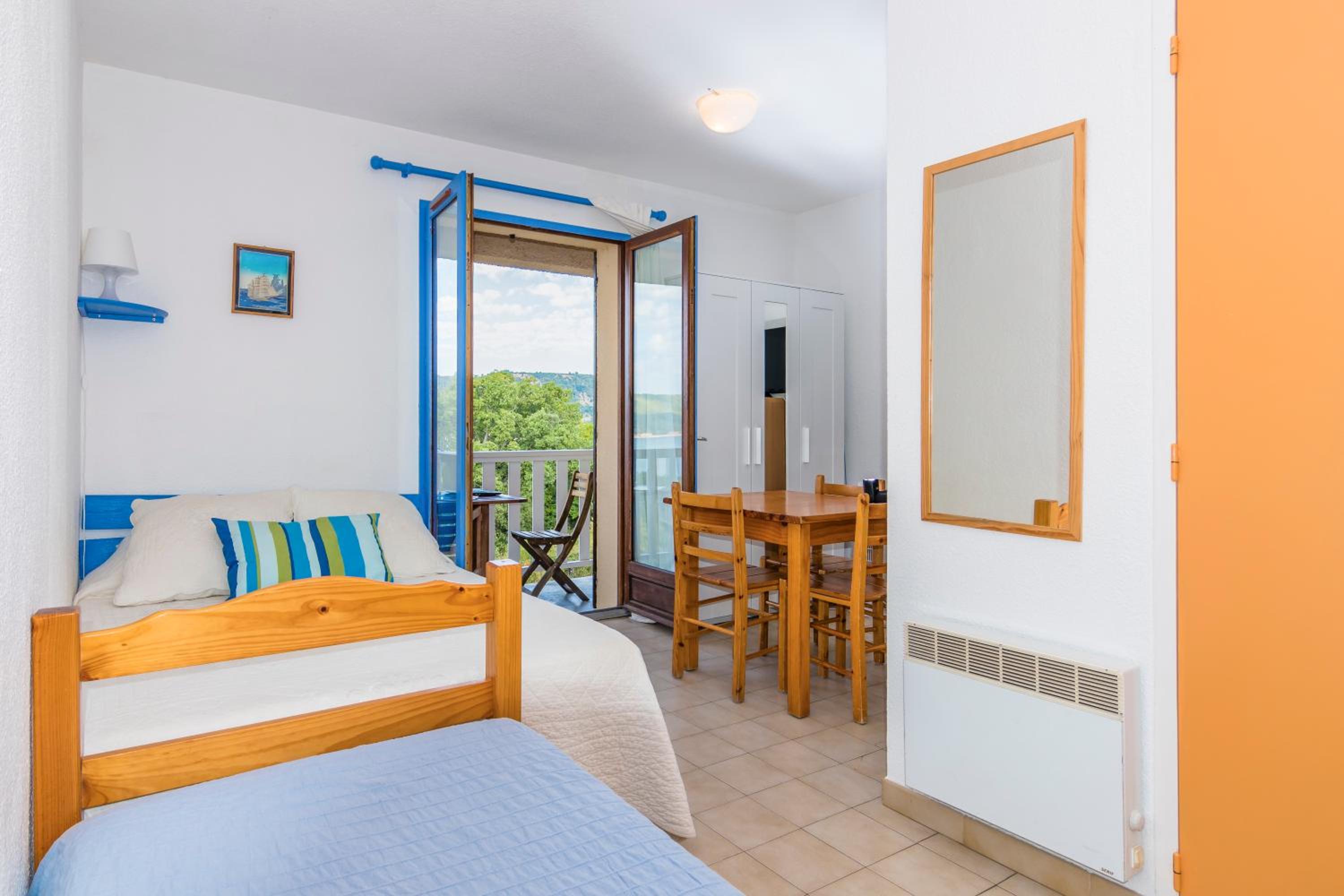 Triple Room - Lake Side photo 3