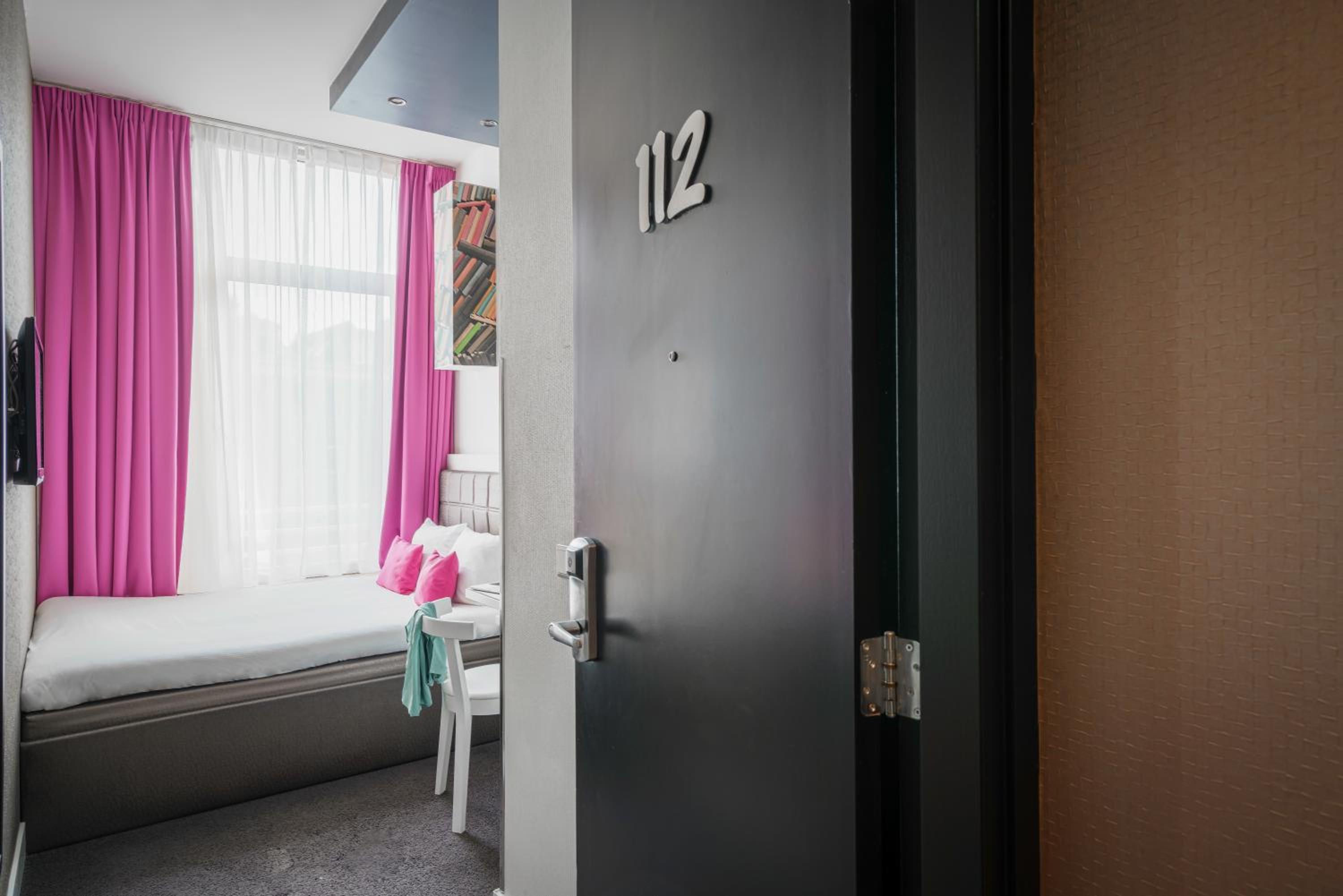 Small Double Room thumbnail 6