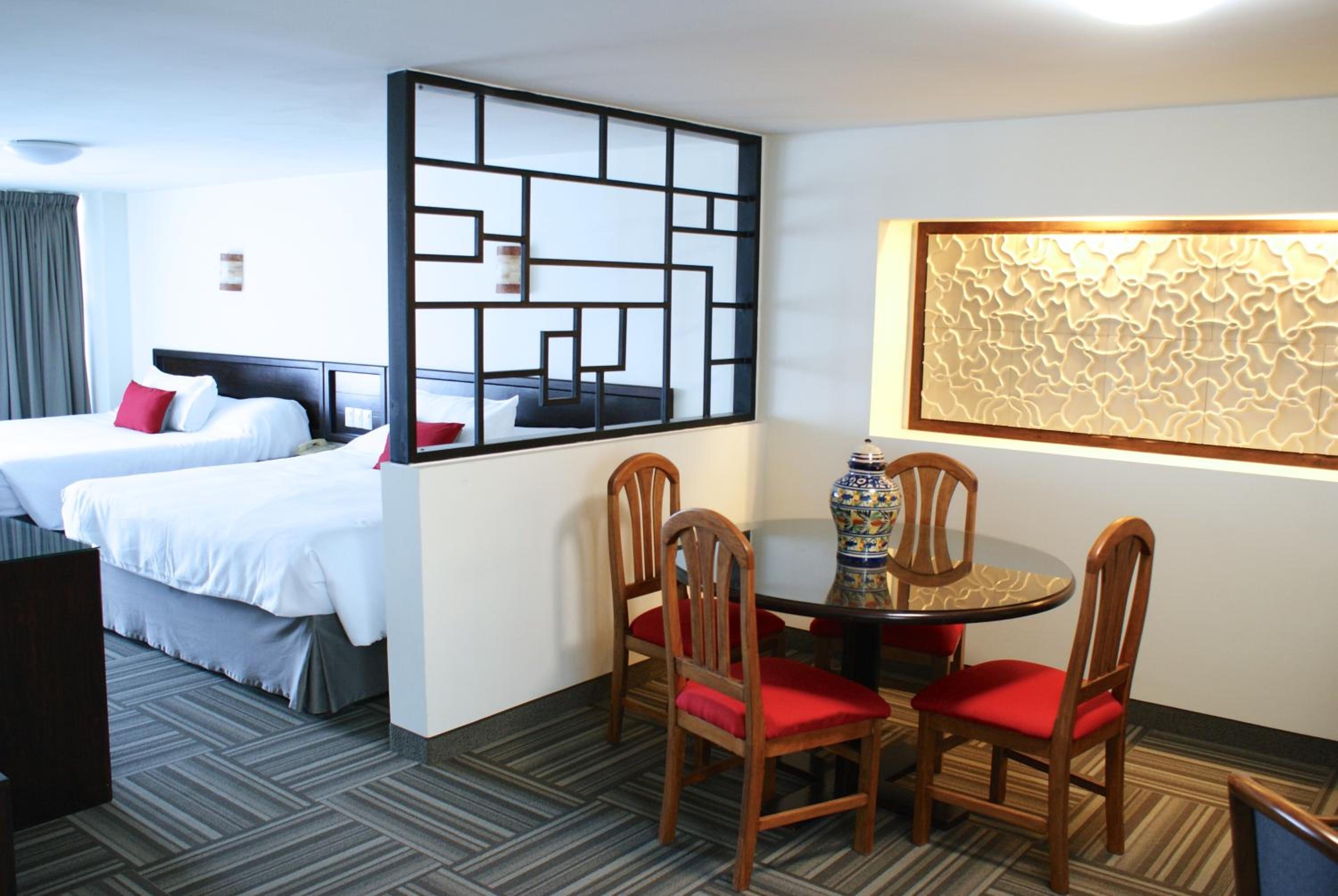 Deluxe Suite - Photo 3
