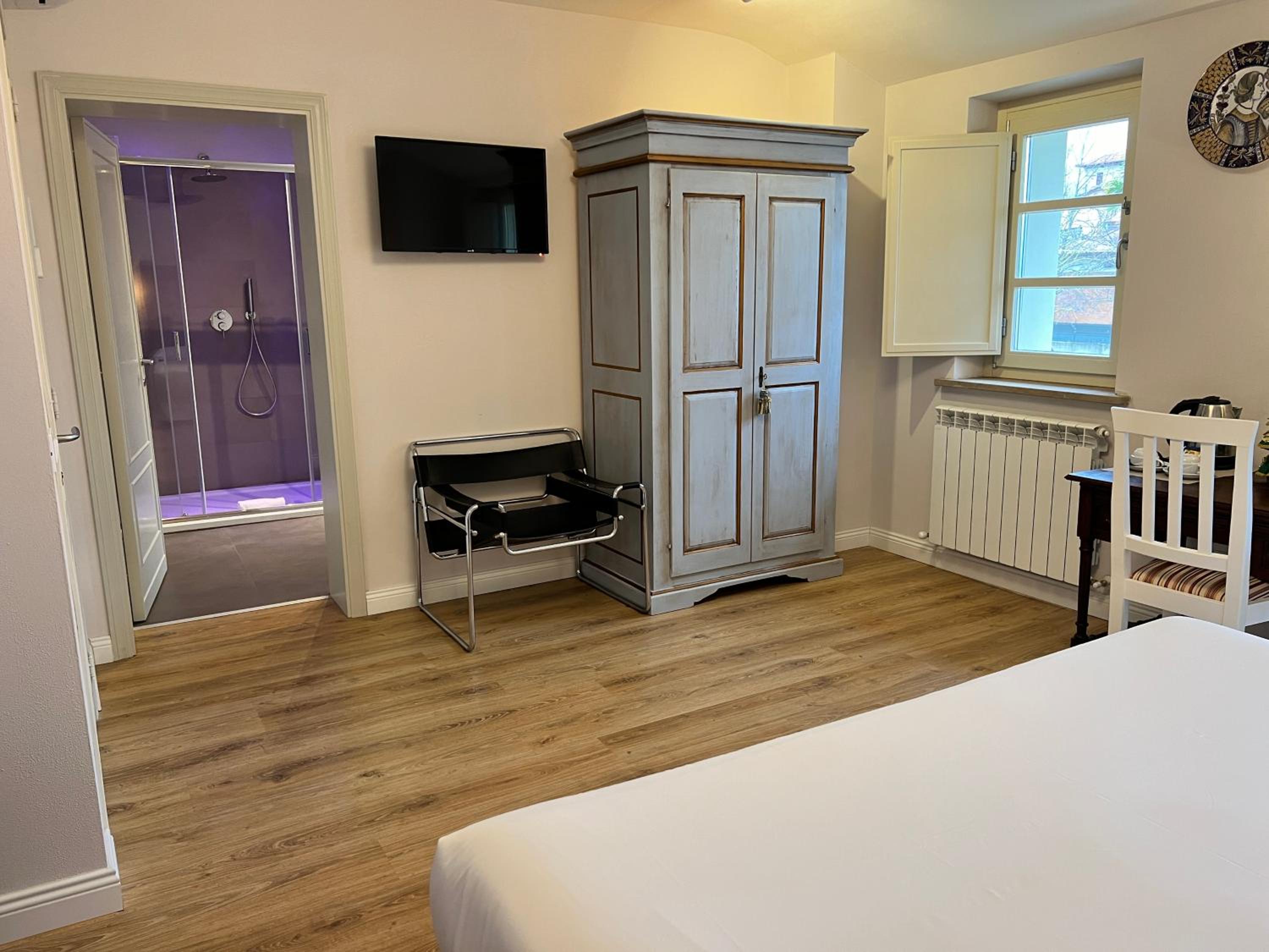 Superior King Room photo 2