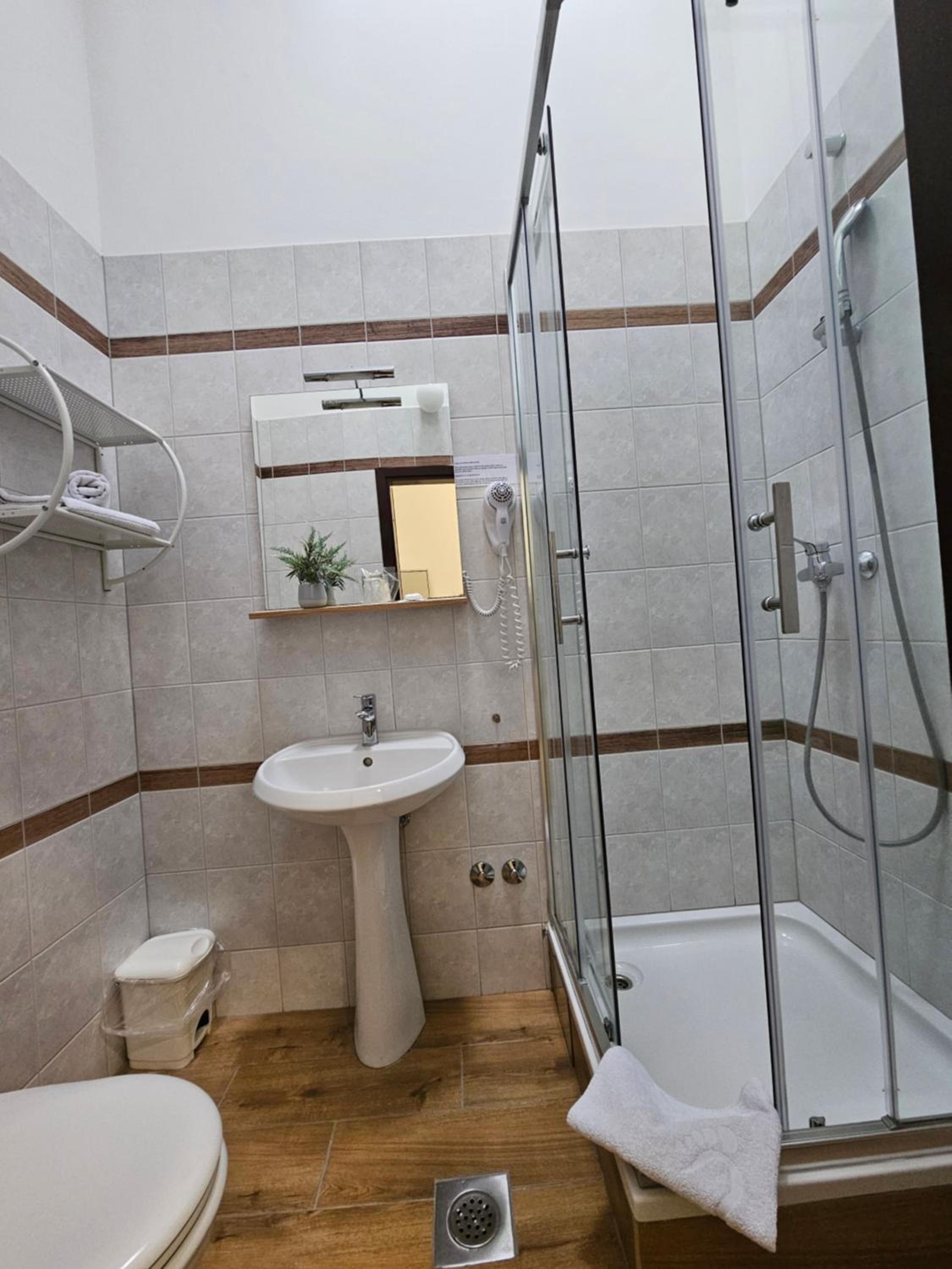 Single Room with Private Bathroom photo 2