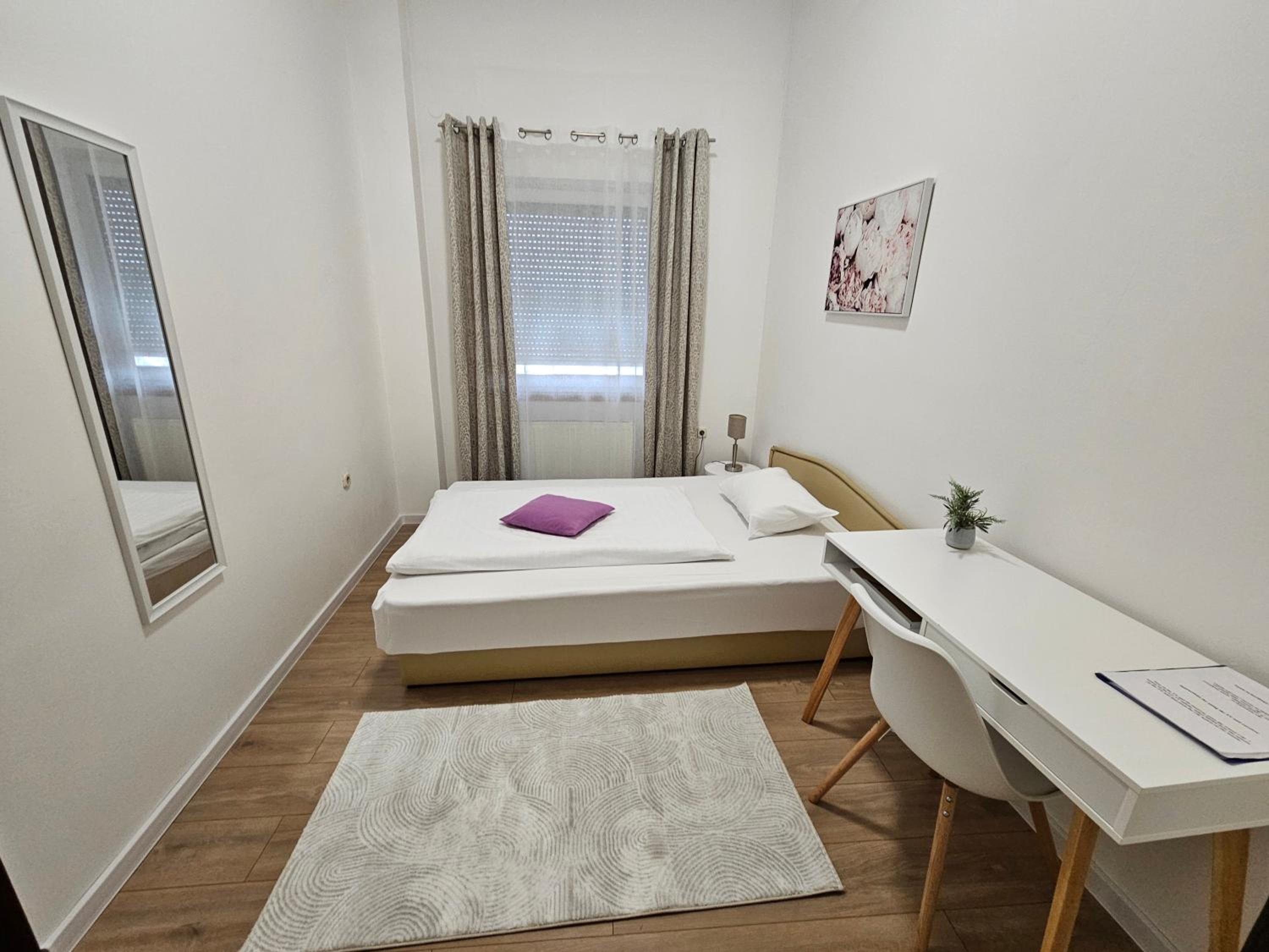 Single Room with Private Bathroom photo 3