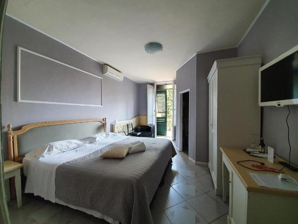 Double Room with Balcony photo 2