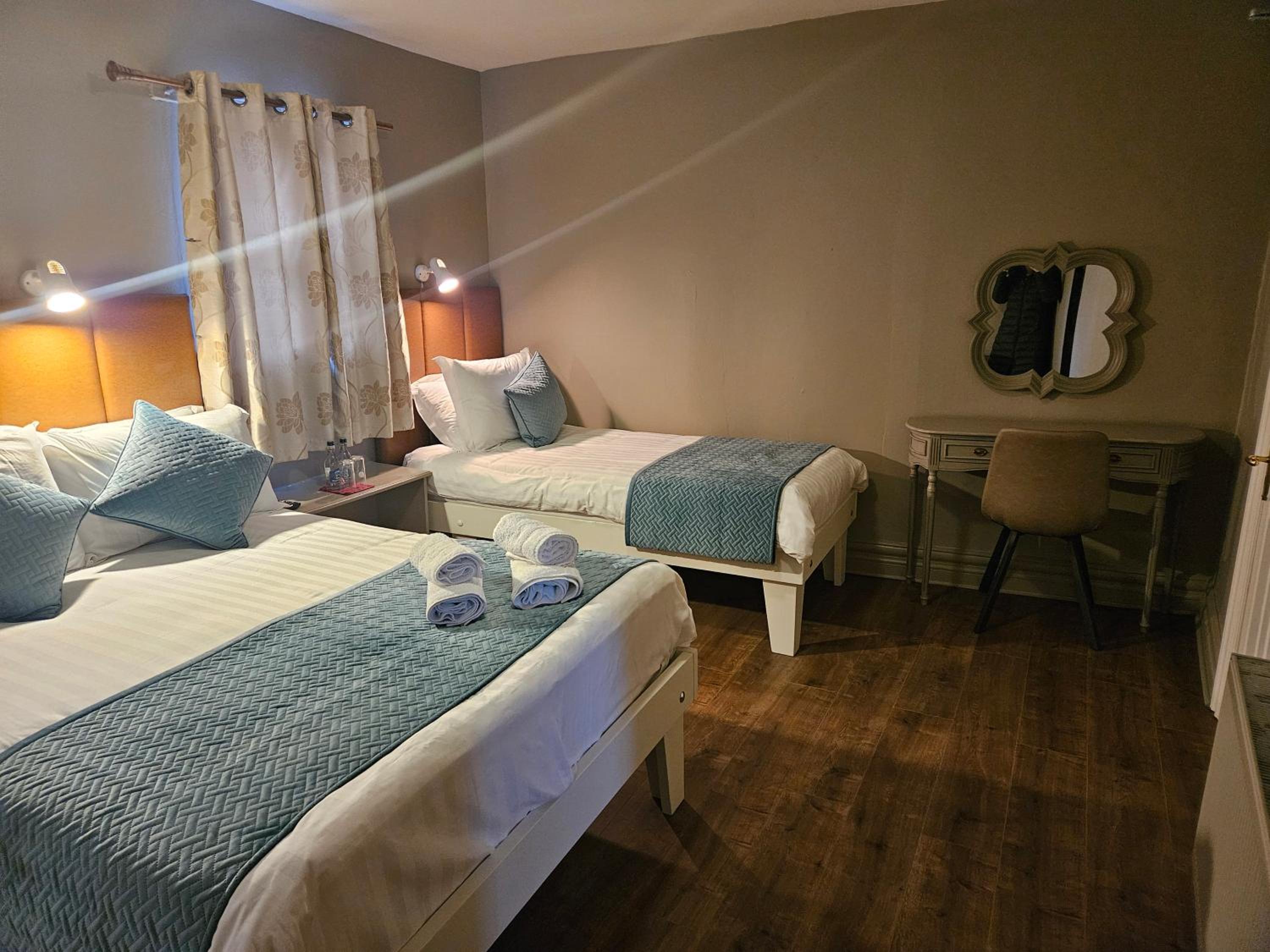 Double or Twin Room with Private Bathroom photo 1