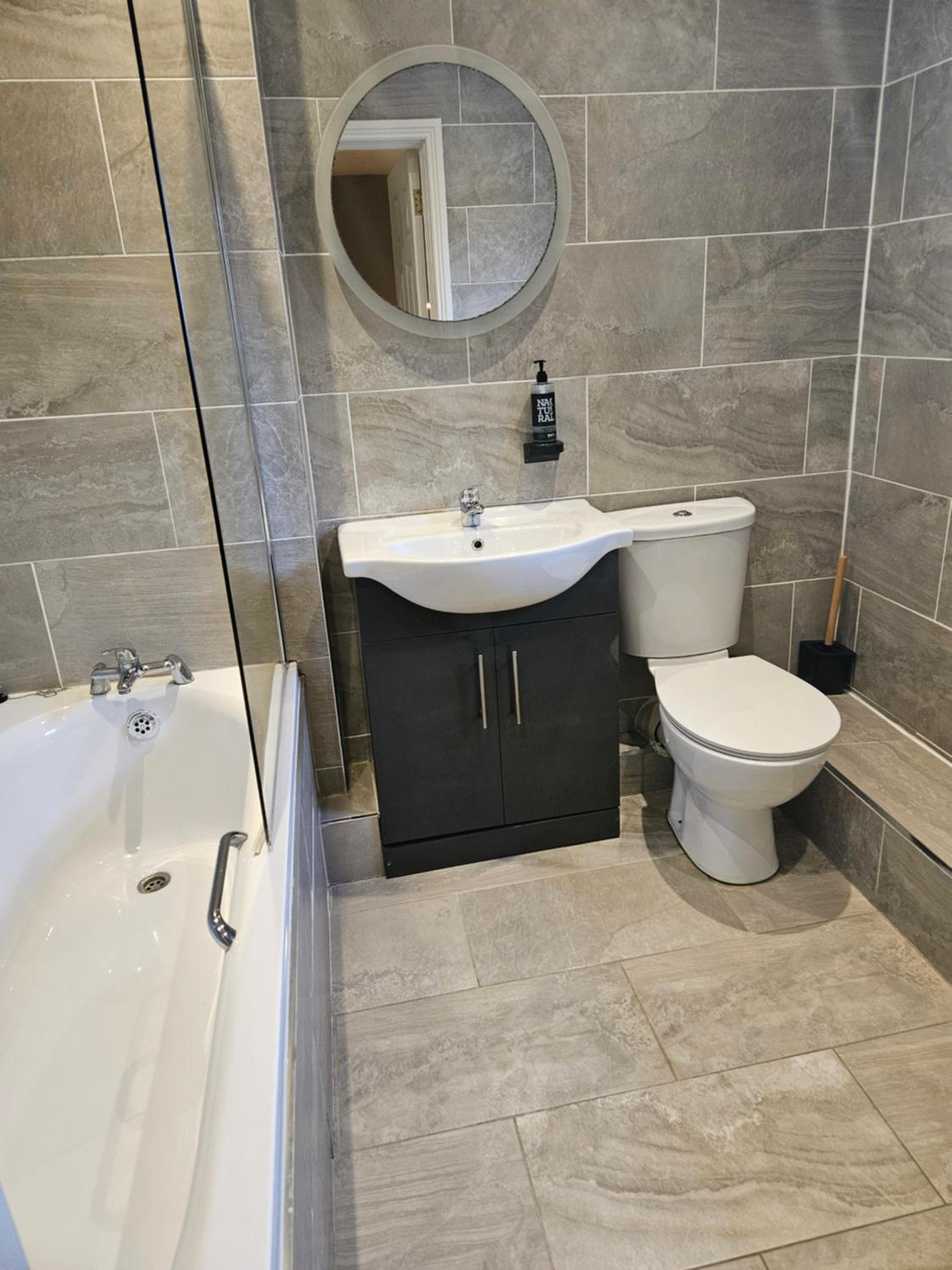 Double or Twin Room with Private Bathroom photo 3