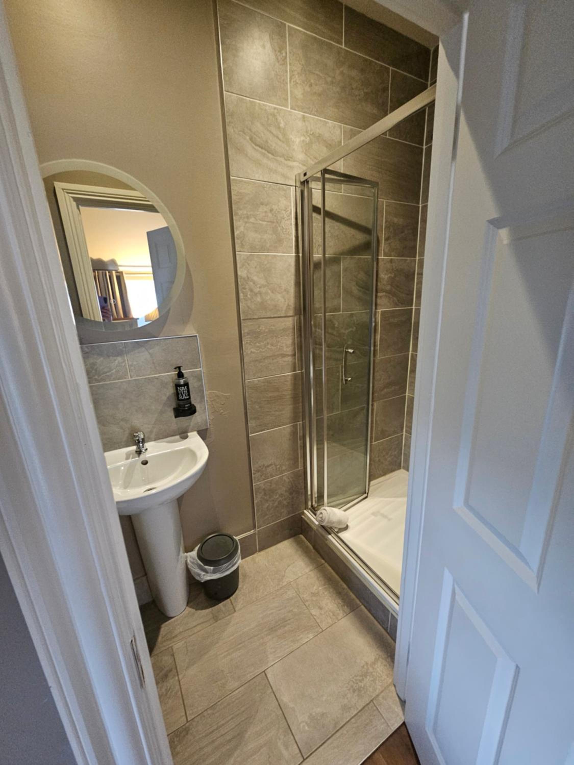 Double or Twin Room with Private Bathroom photo 2