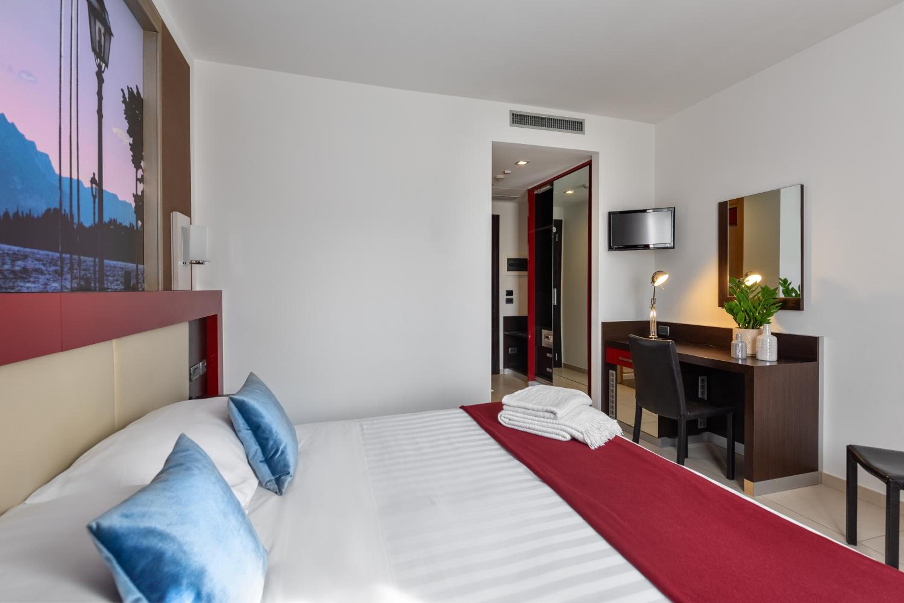 Quadruple Room - Photo 12