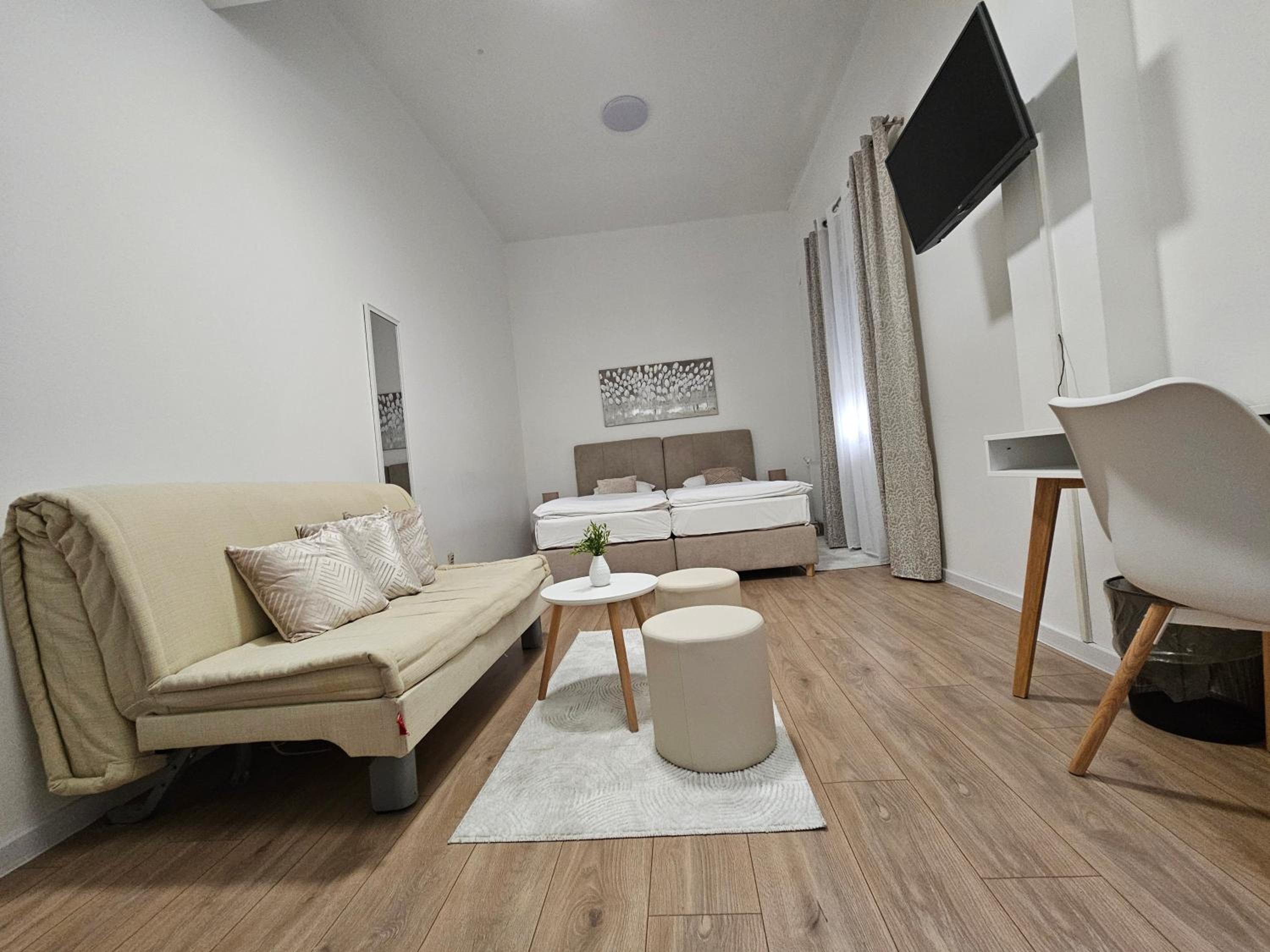 Double or Twin Room with Bathroom - Photo 2
