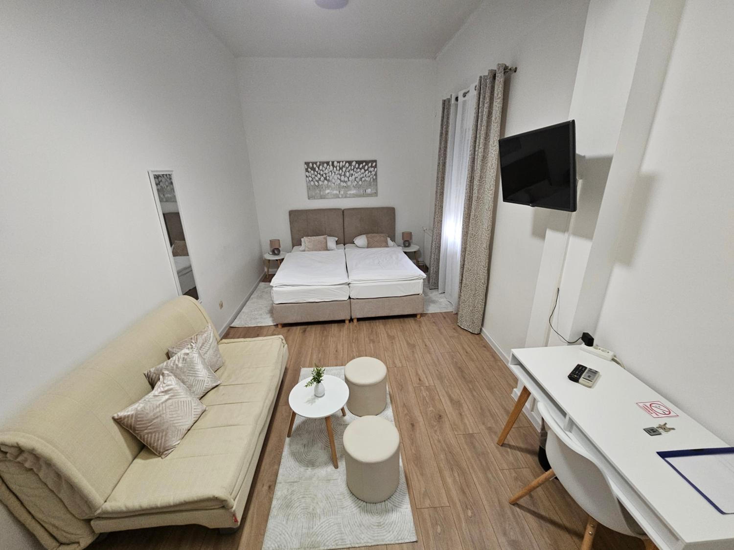 Double or Twin Room with Bathroom - Photo 1