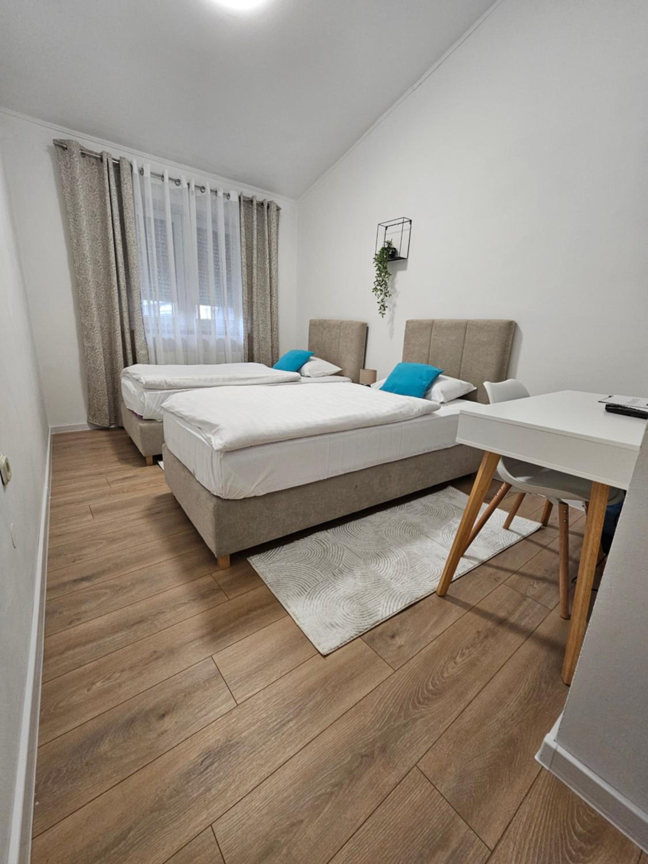 Double or Twin Room with Bathroom - Photo 4