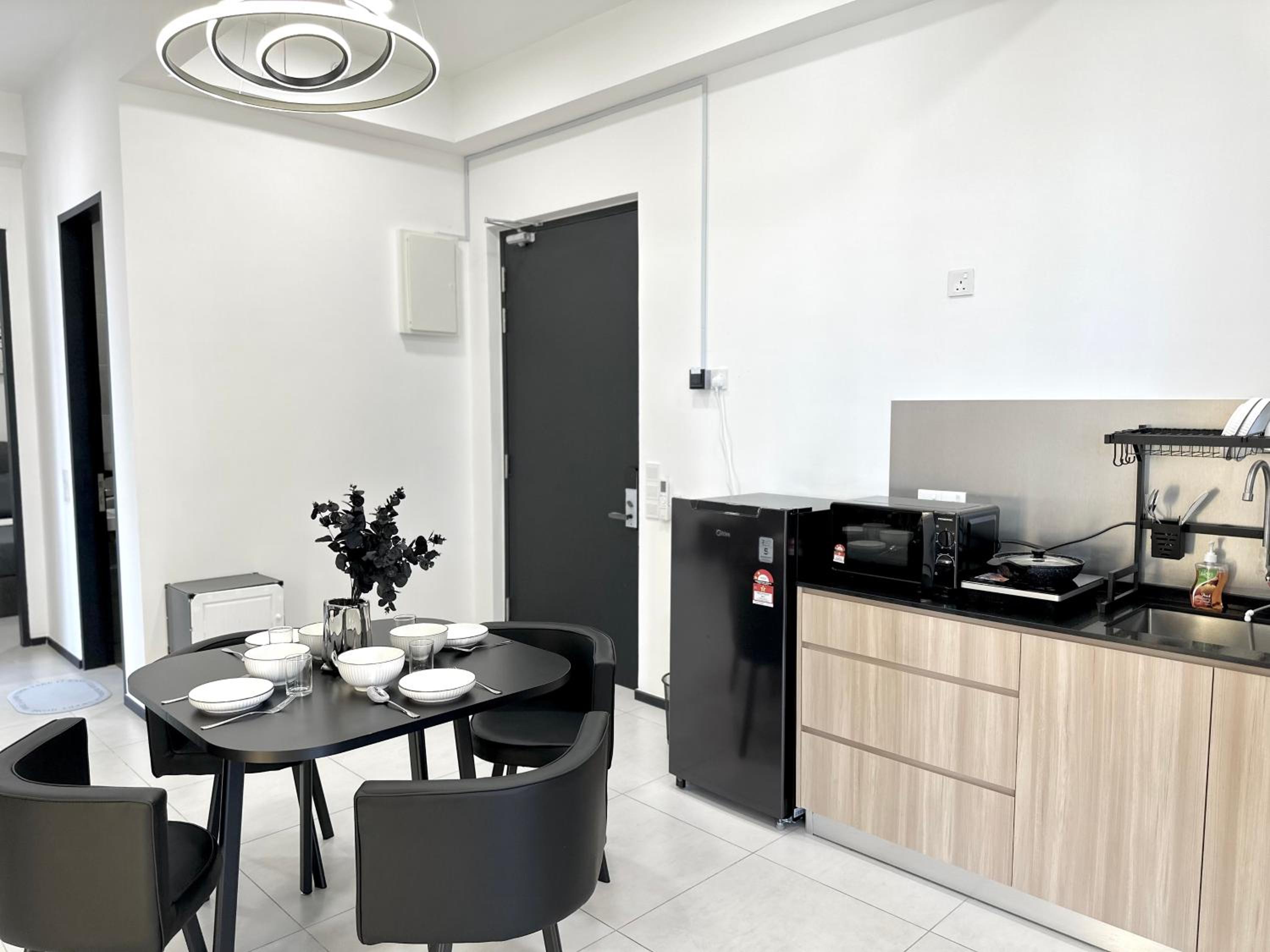 Three-Bedroom Apartment photo 2