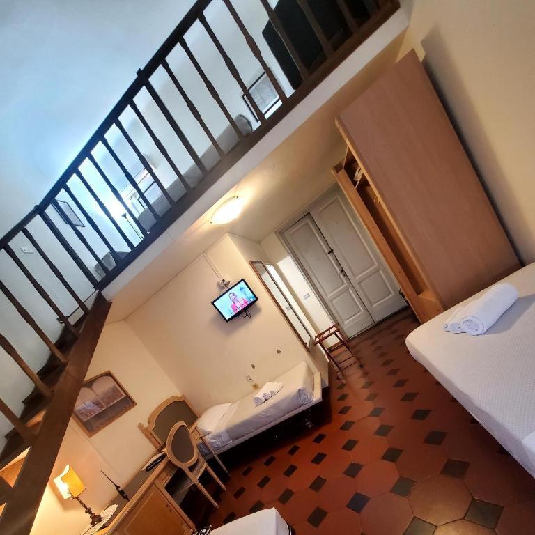 Quadruple Room with Balcony photo 3