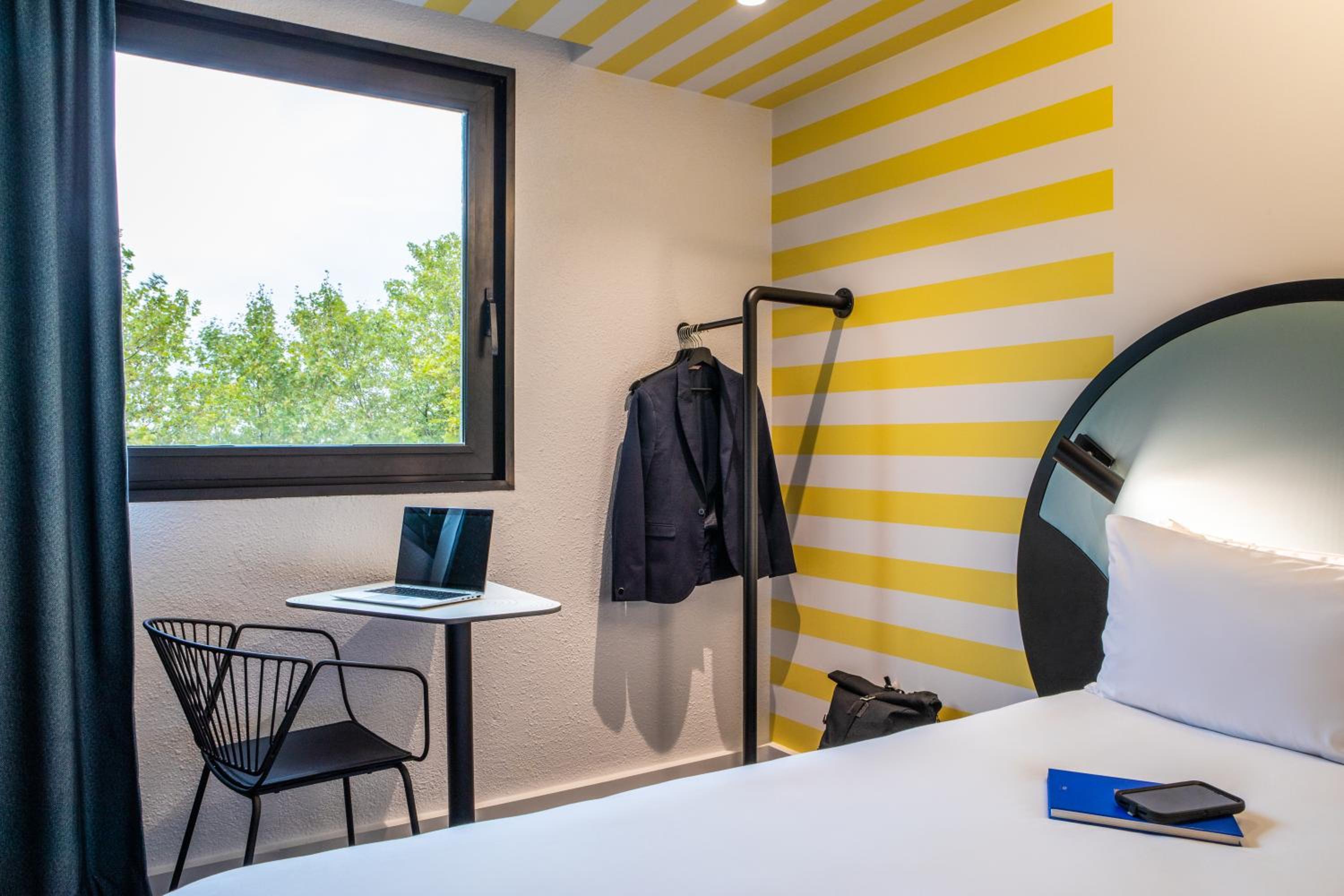 Standard Twin Room - Photo 1