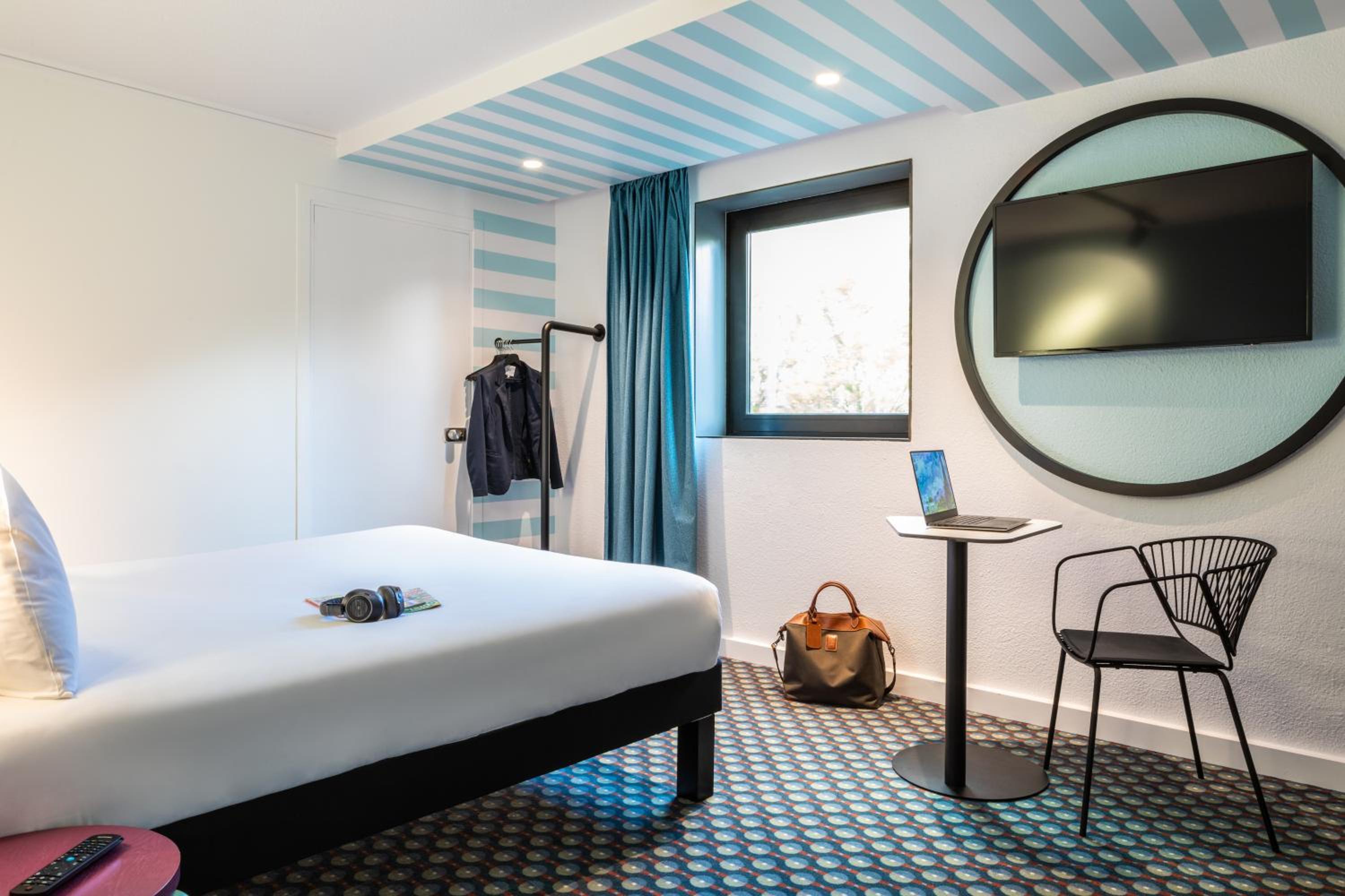 Standard Triple Room with One Double and One Single Beds - Photo 4