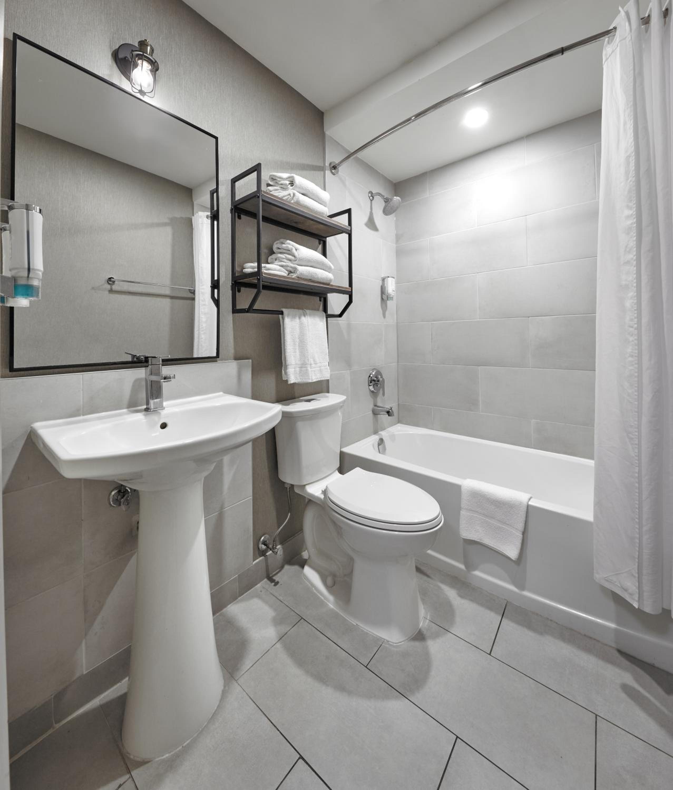 Stay Inn Express Toronto — photo 39