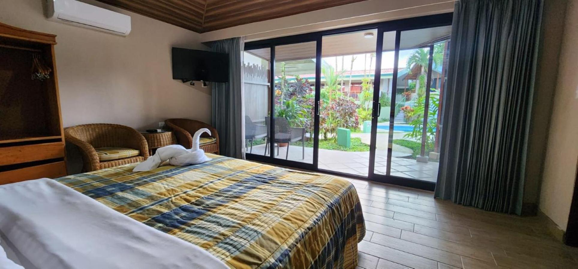 Standard King Room - Photo 4