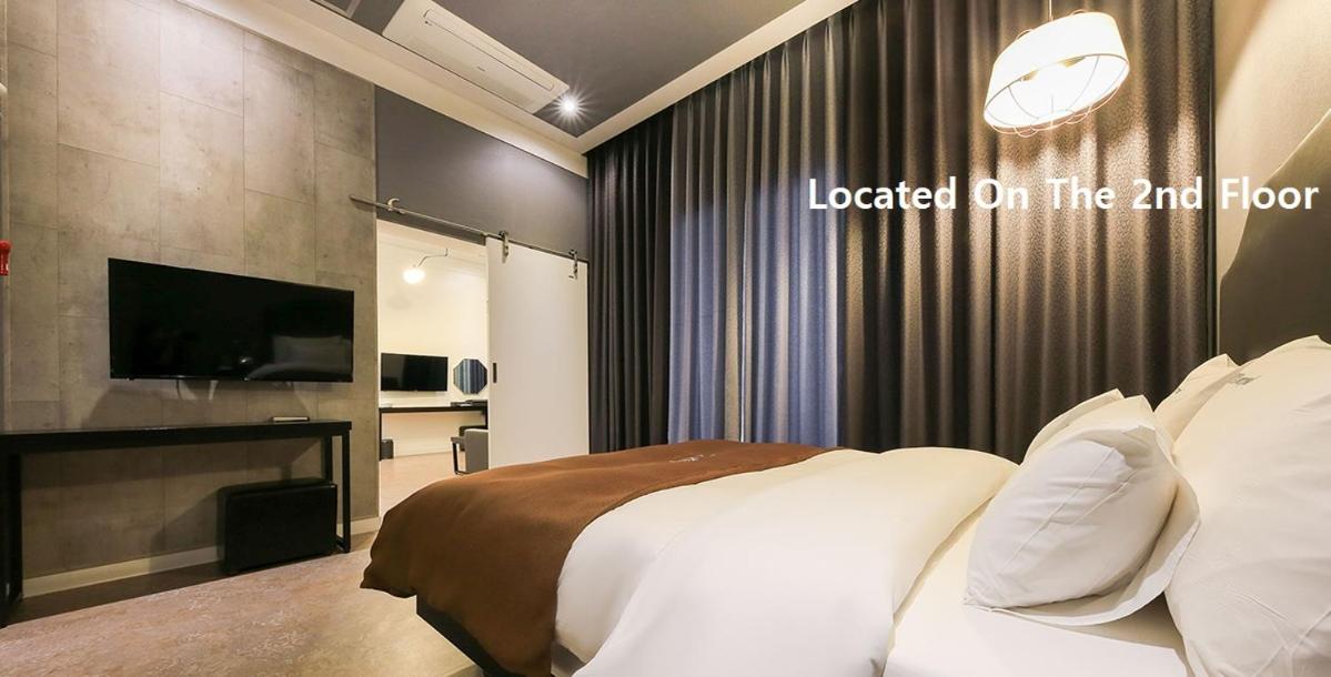 Family Suite with Balcony photo 2