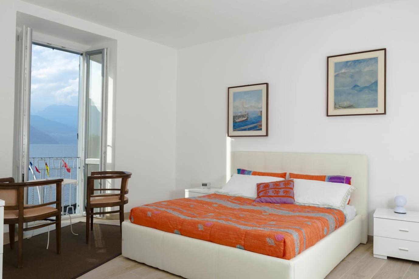 Apartment with Lake View - Photo 11