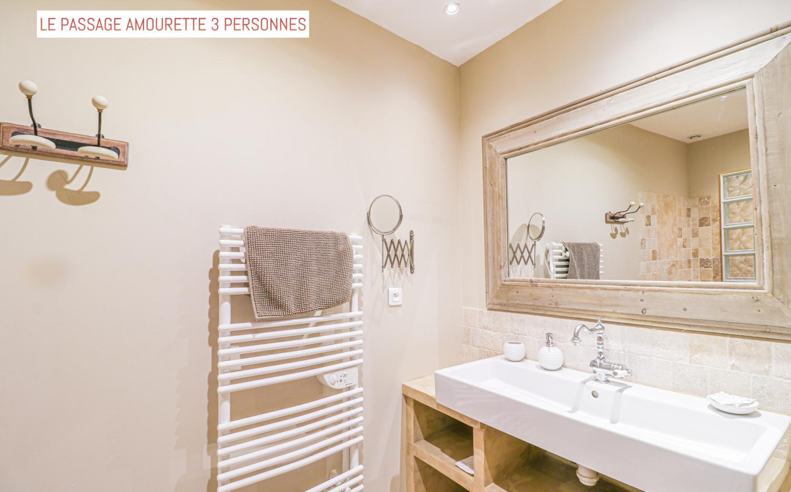 Triple Room with Private Bathroom - Photo 15
