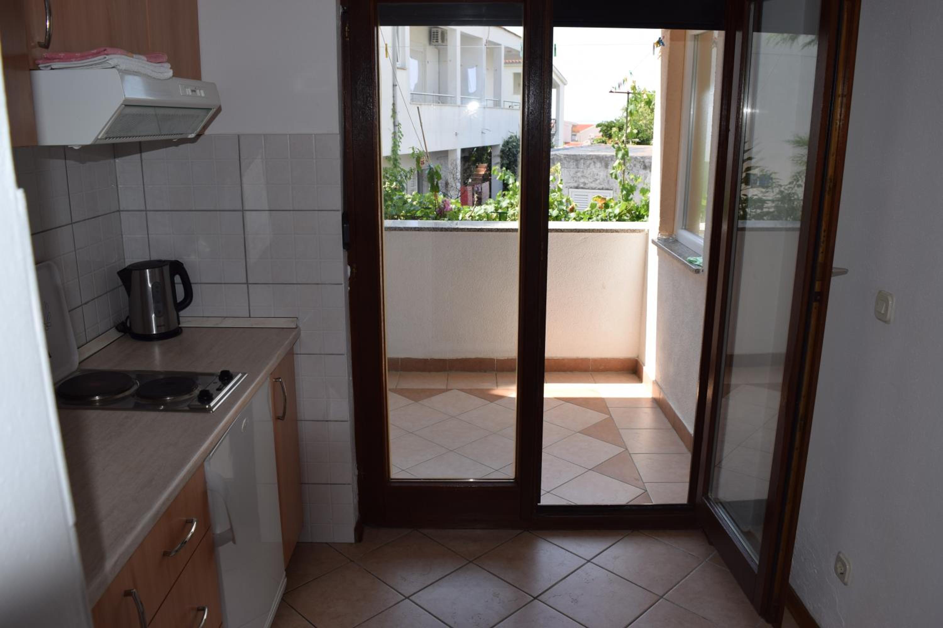 Two-Bedroom Apartment with Patio and Mountain View photo 2