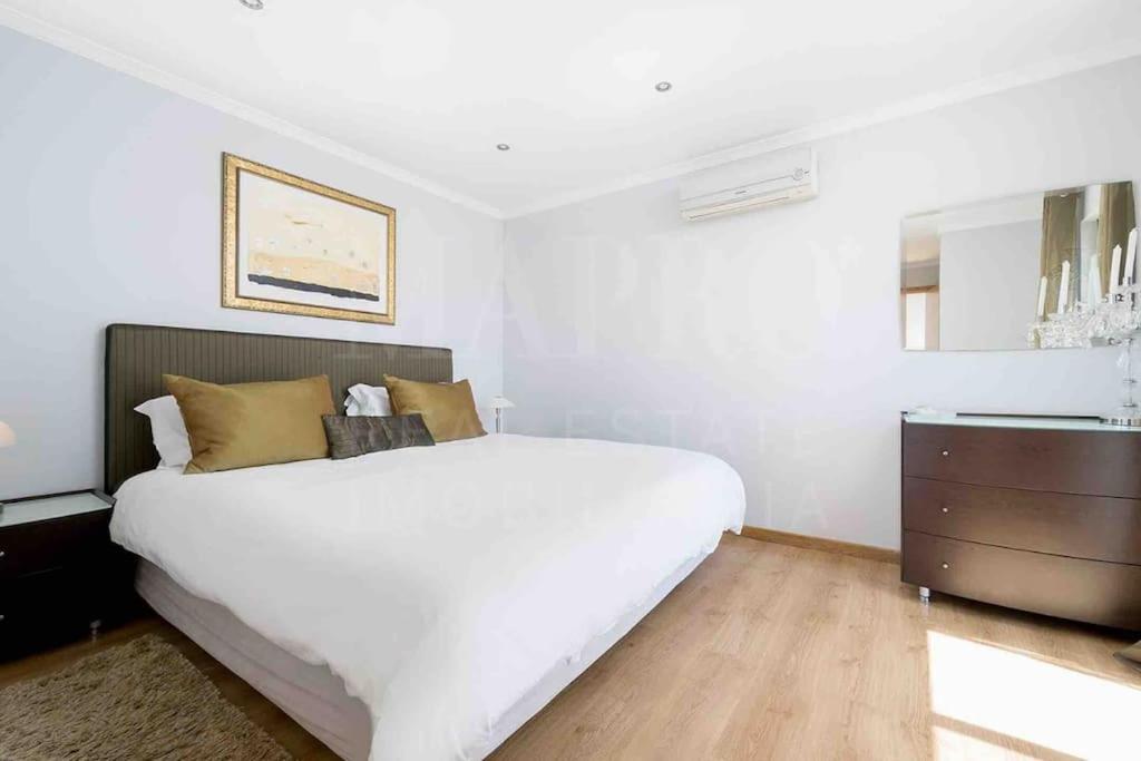 Three-Bedroom Apartment photo 1