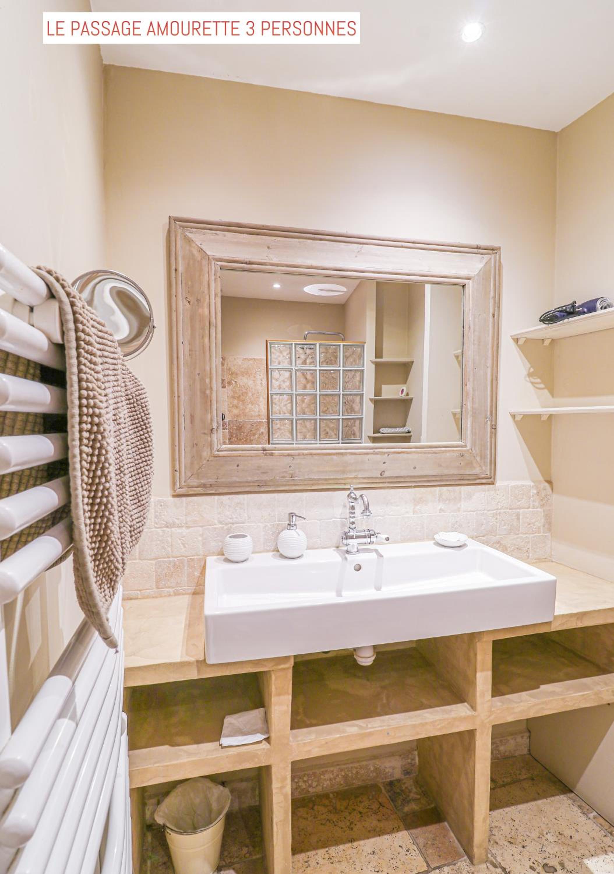 Triple Room with Private Bathroom - Photo 13