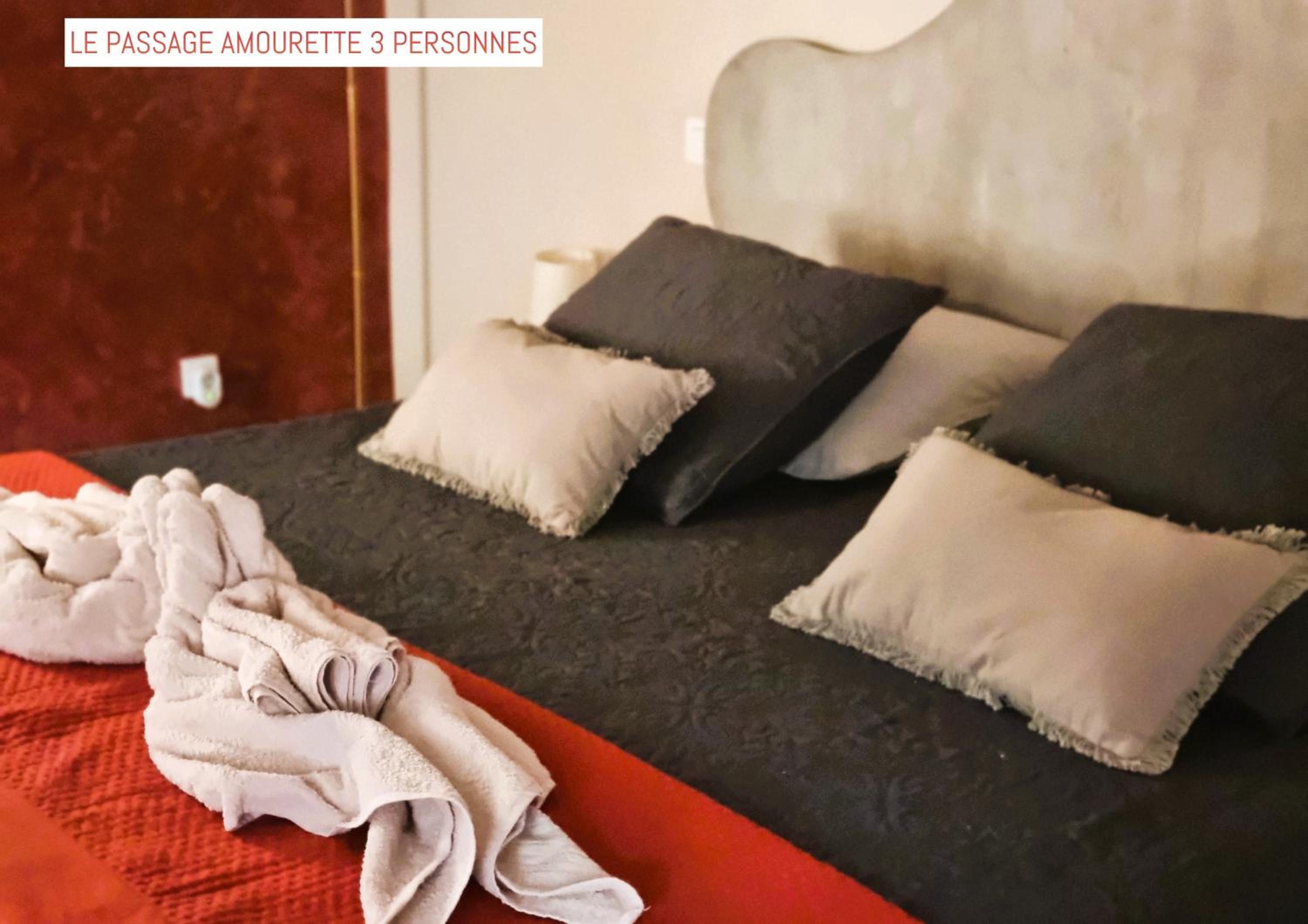 Triple Room with Private Bathroom - Photo 20