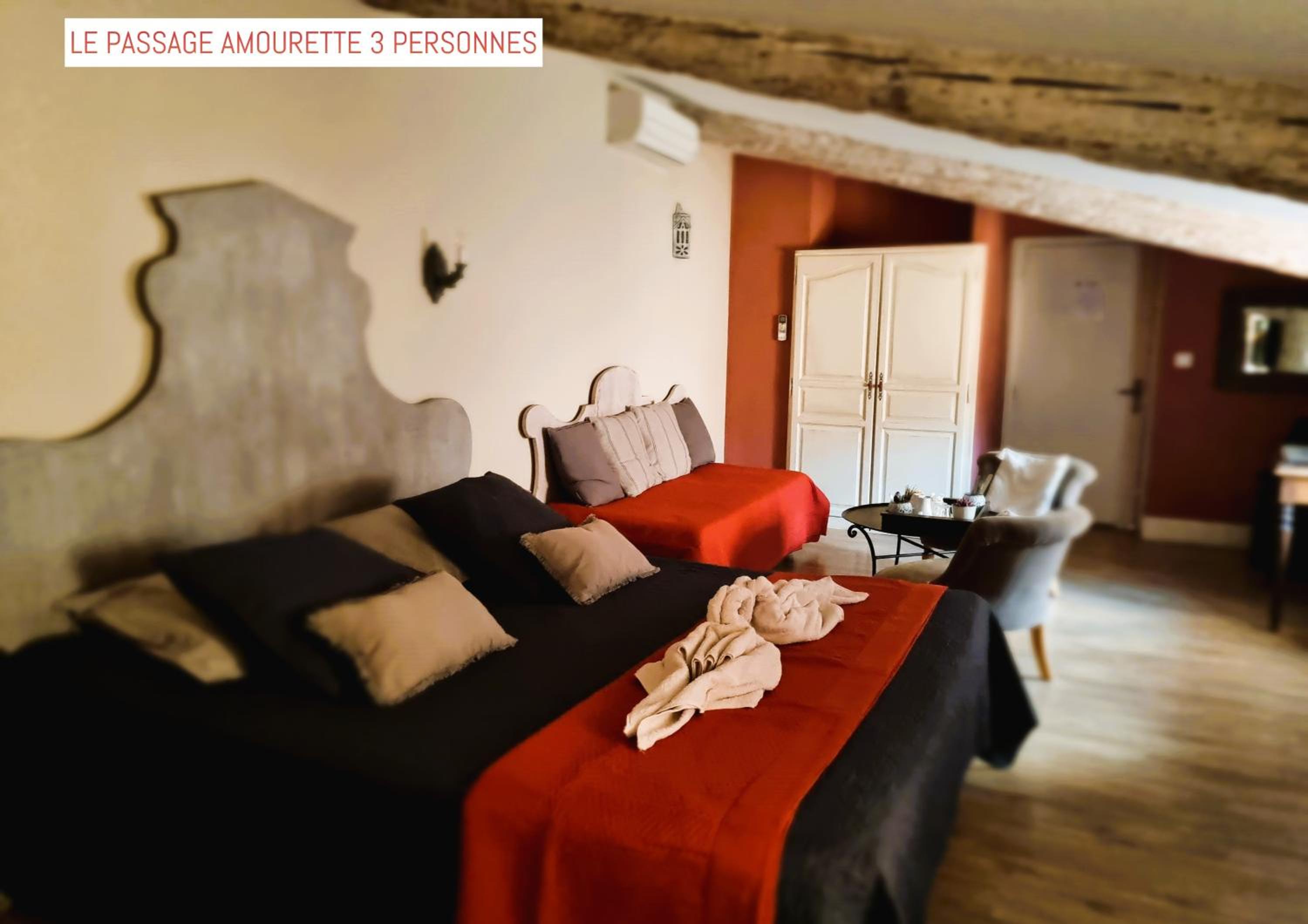 Triple Room with Private Bathroom - Photo 27