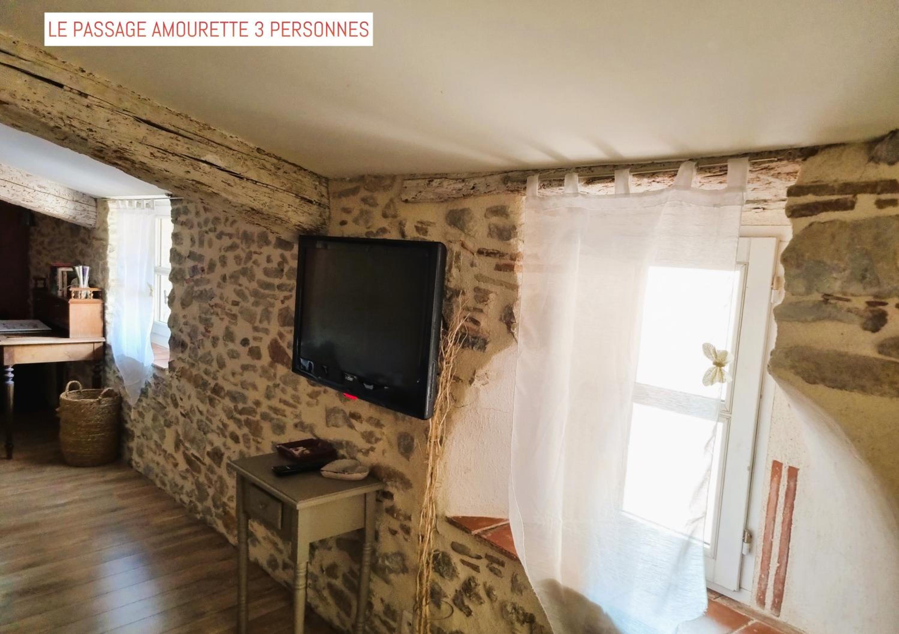 Triple Room with Private Bathroom - Photo 4