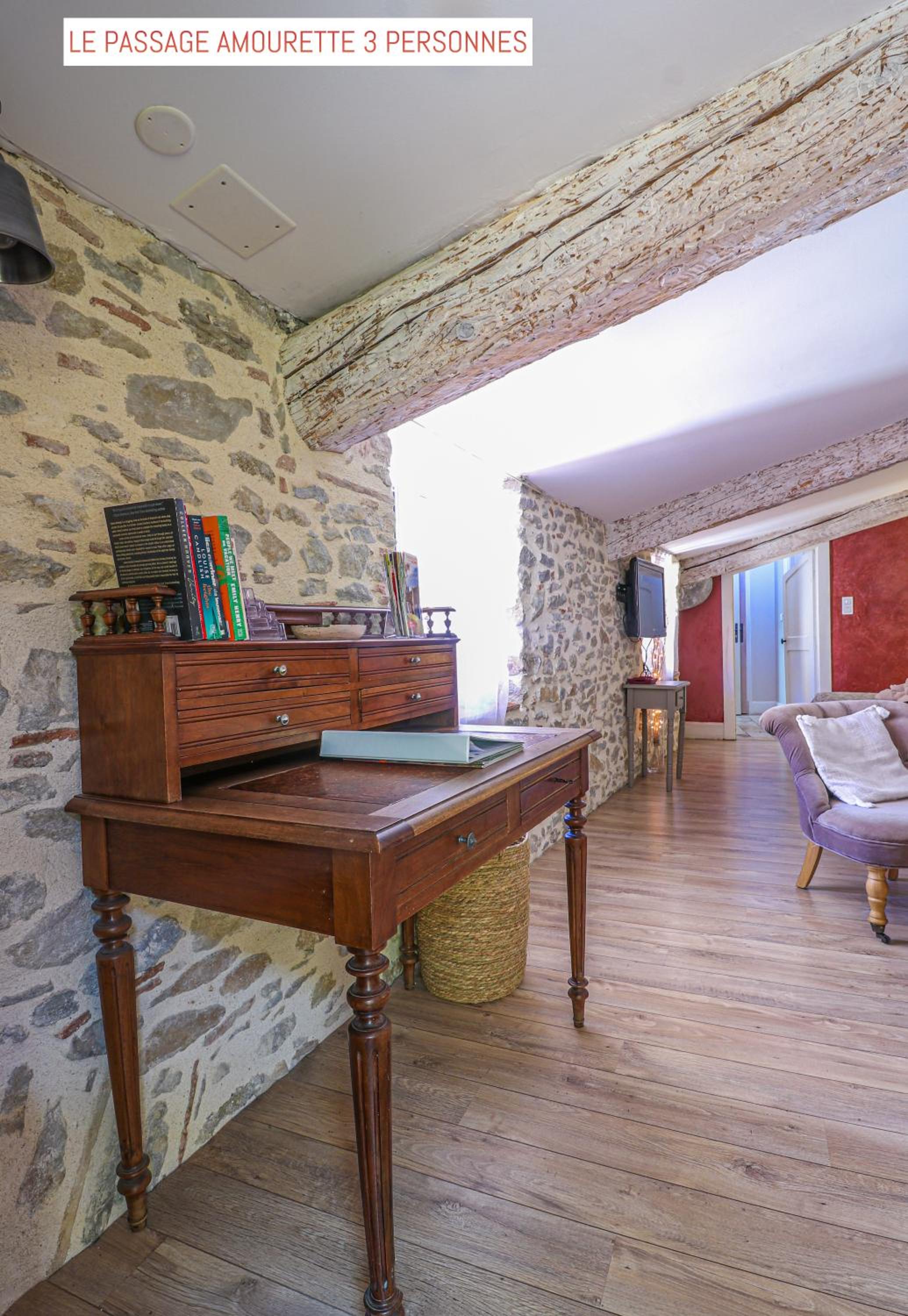 Triple Room with Private Bathroom - Photo 2