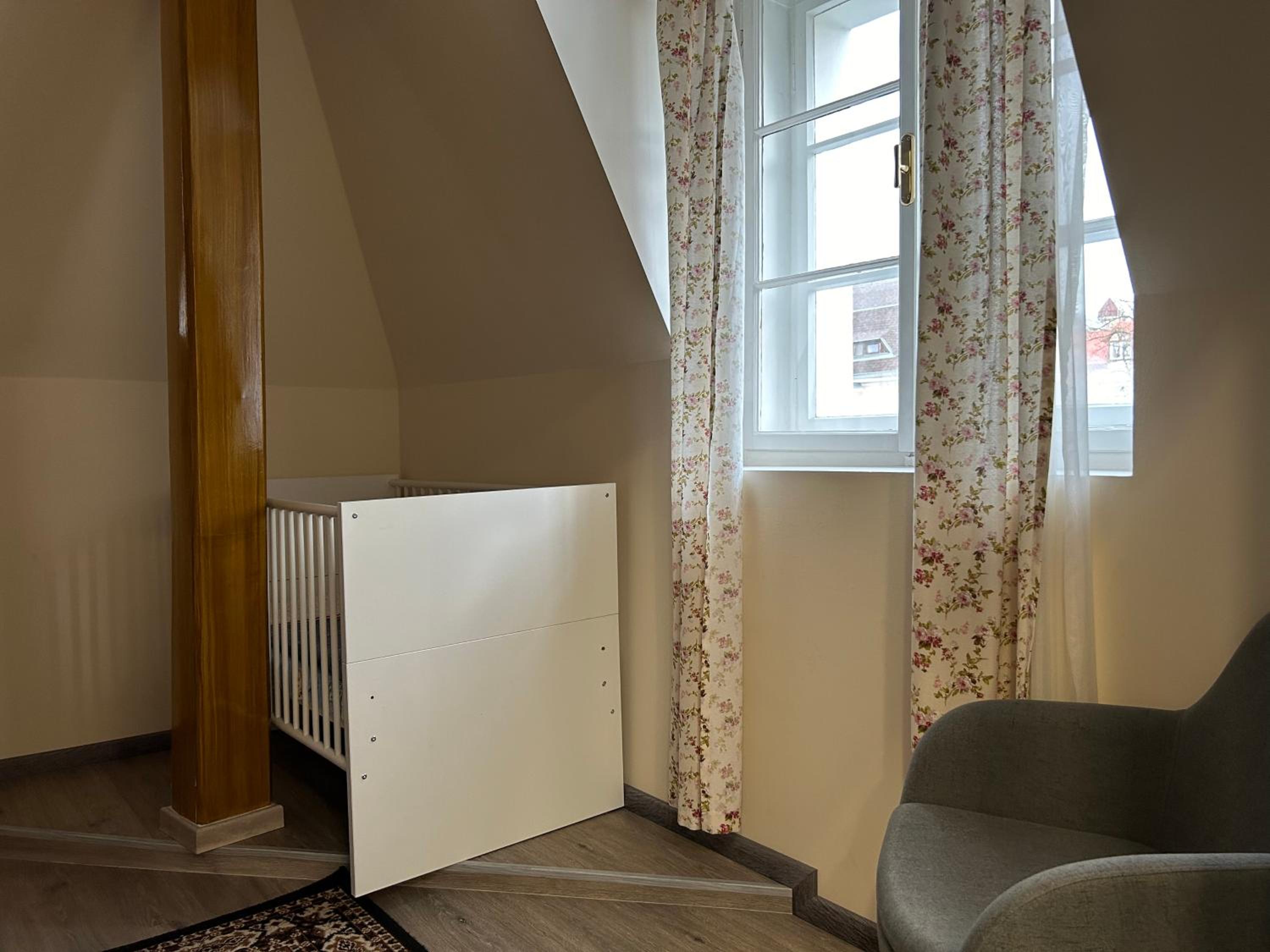 Family Room with Private Bathroom - Photo 11
