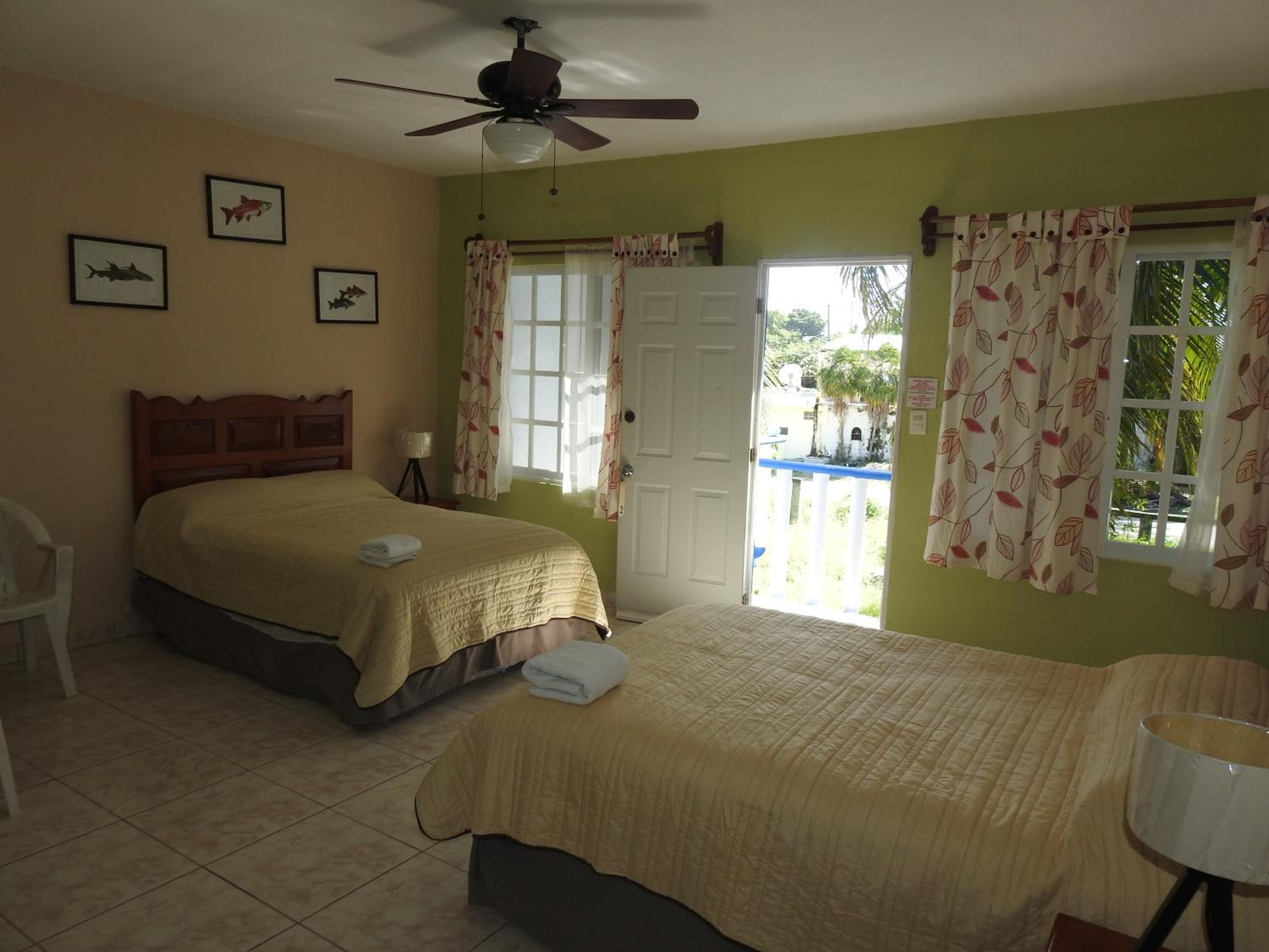 Triple Room with City View - Photo 33