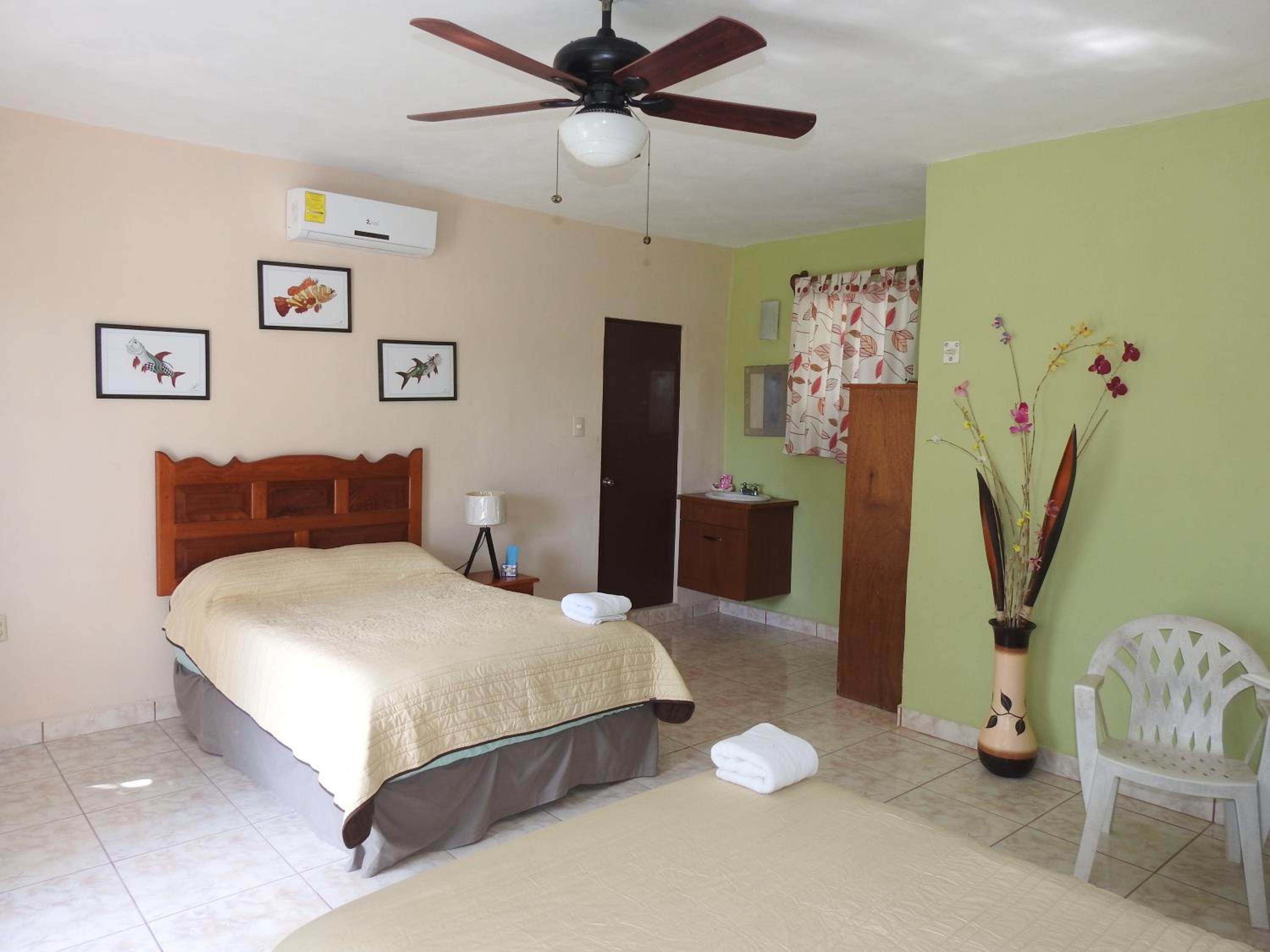 Triple Room with City View - Photo 32