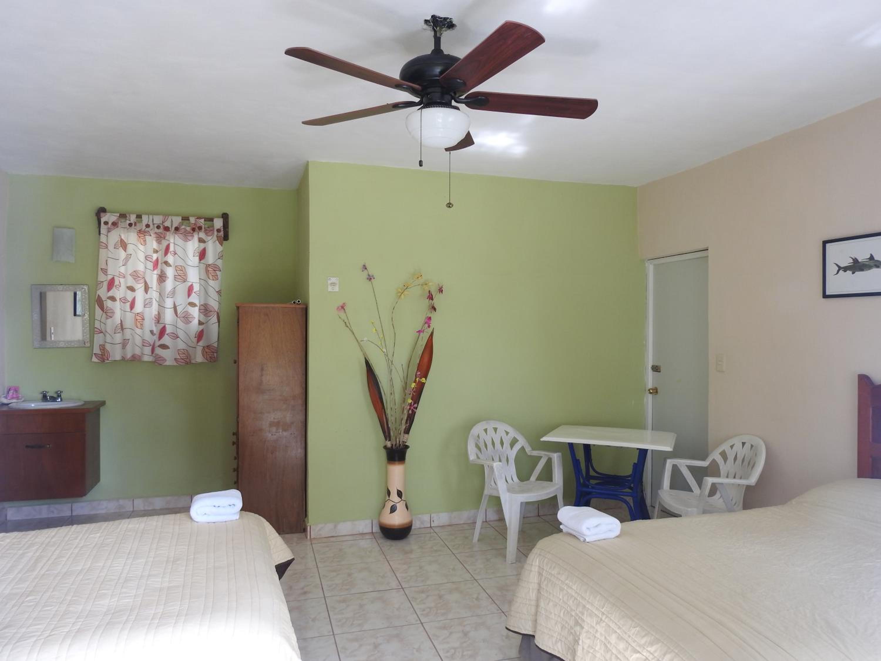 Triple Room with City View - Photo 31