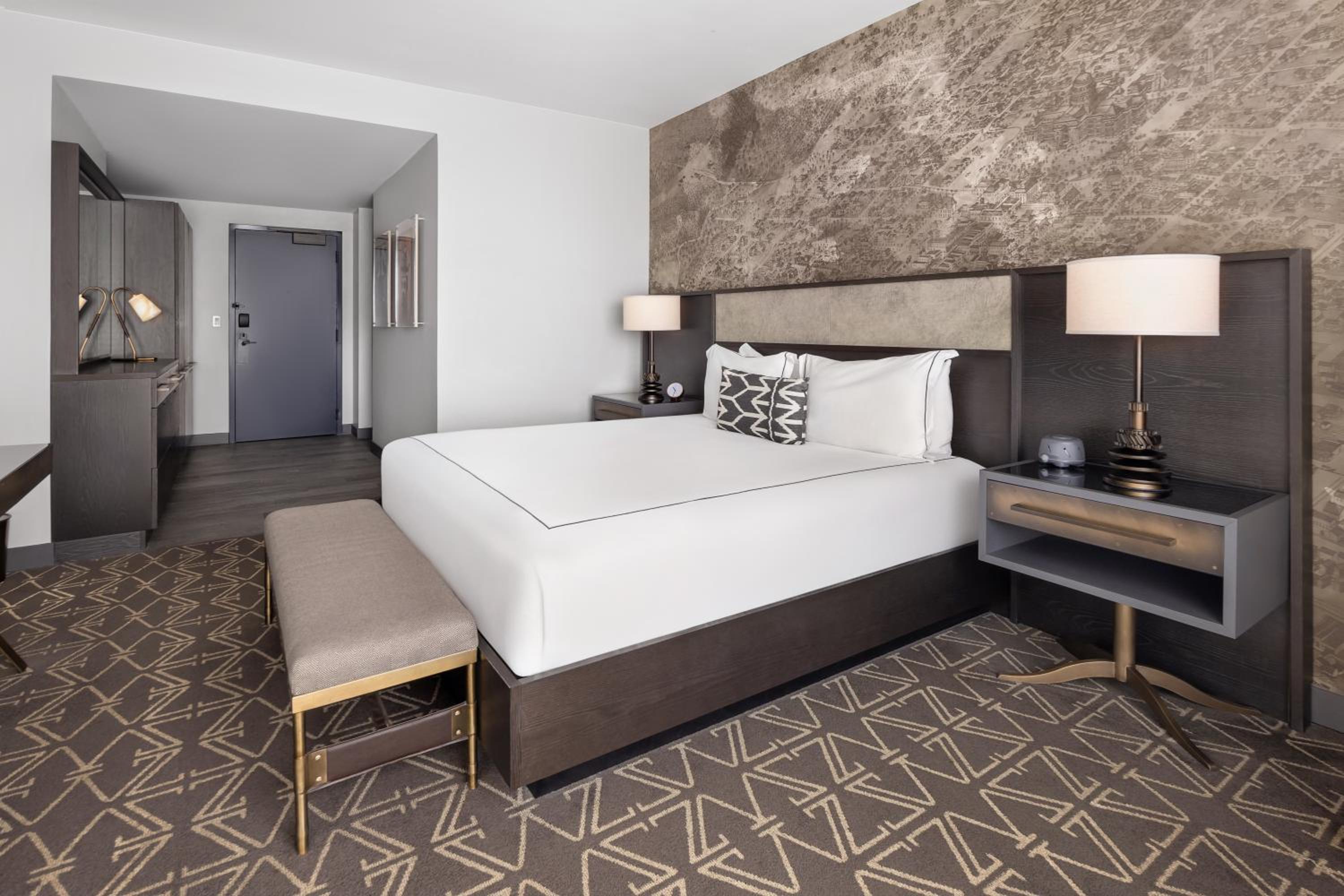 One Bedroom Suite with Spa Access (Non Smoking) (Accessible)