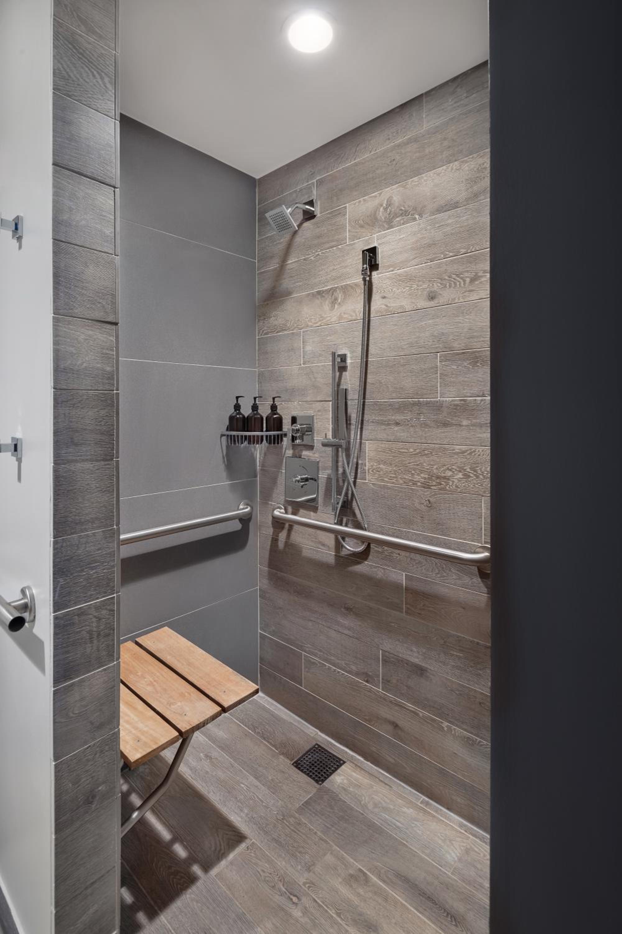 One Bedroom Suite with Spa Access (Non Smoking) (Accessible)