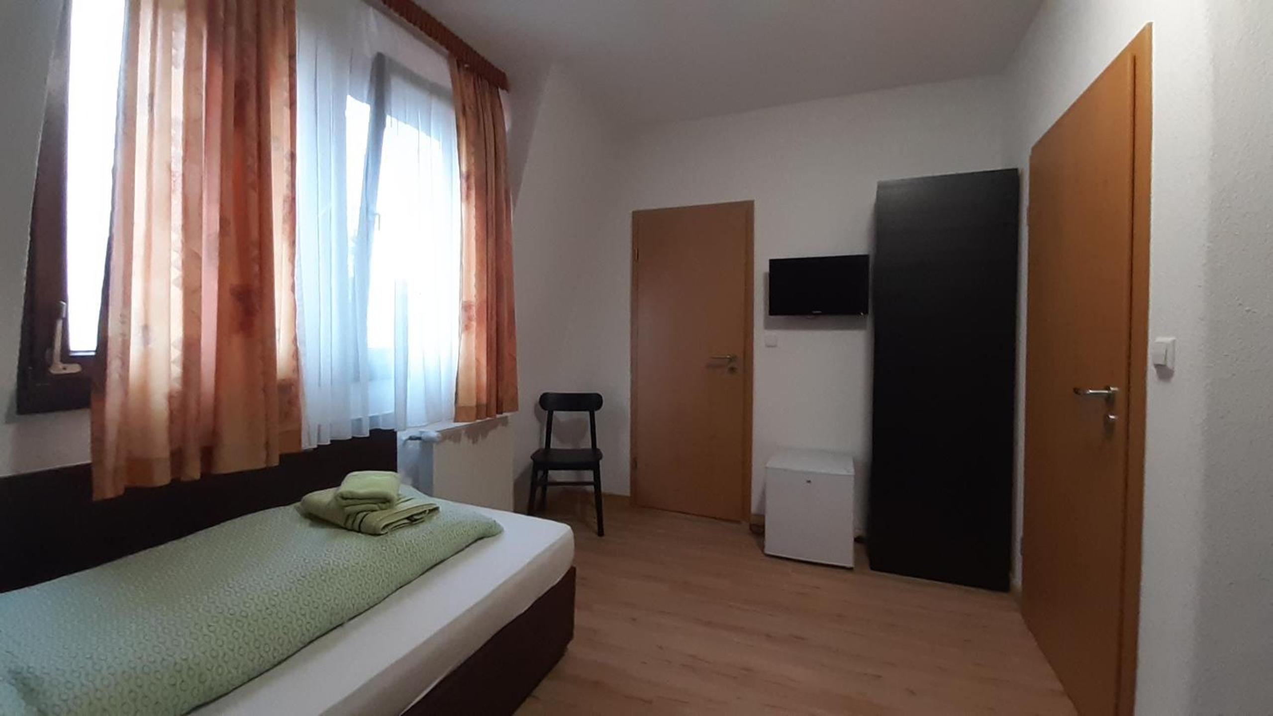 One-Bedroom Apartment - Photo 3