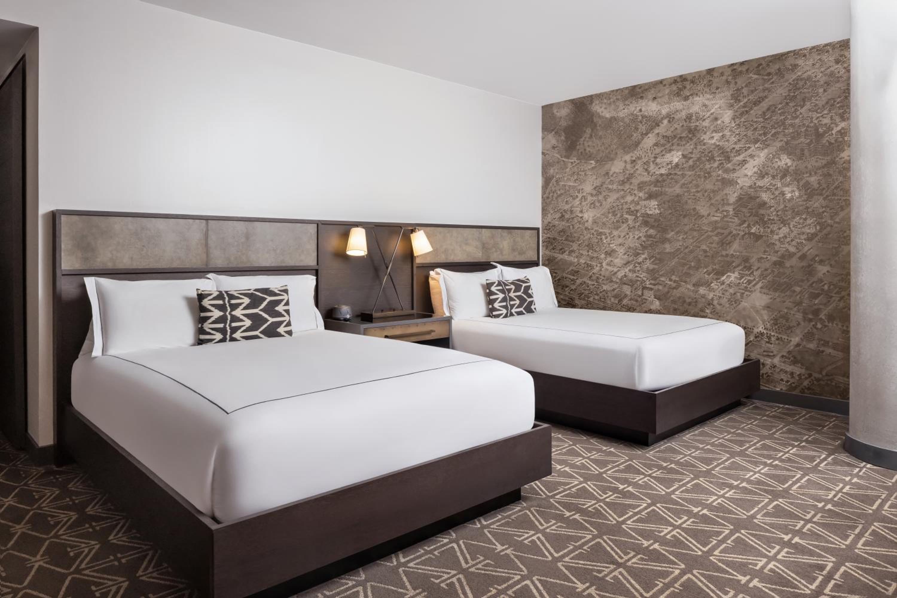 Junior Suite with One Queen Bed and Spa Access (Non Smoking)