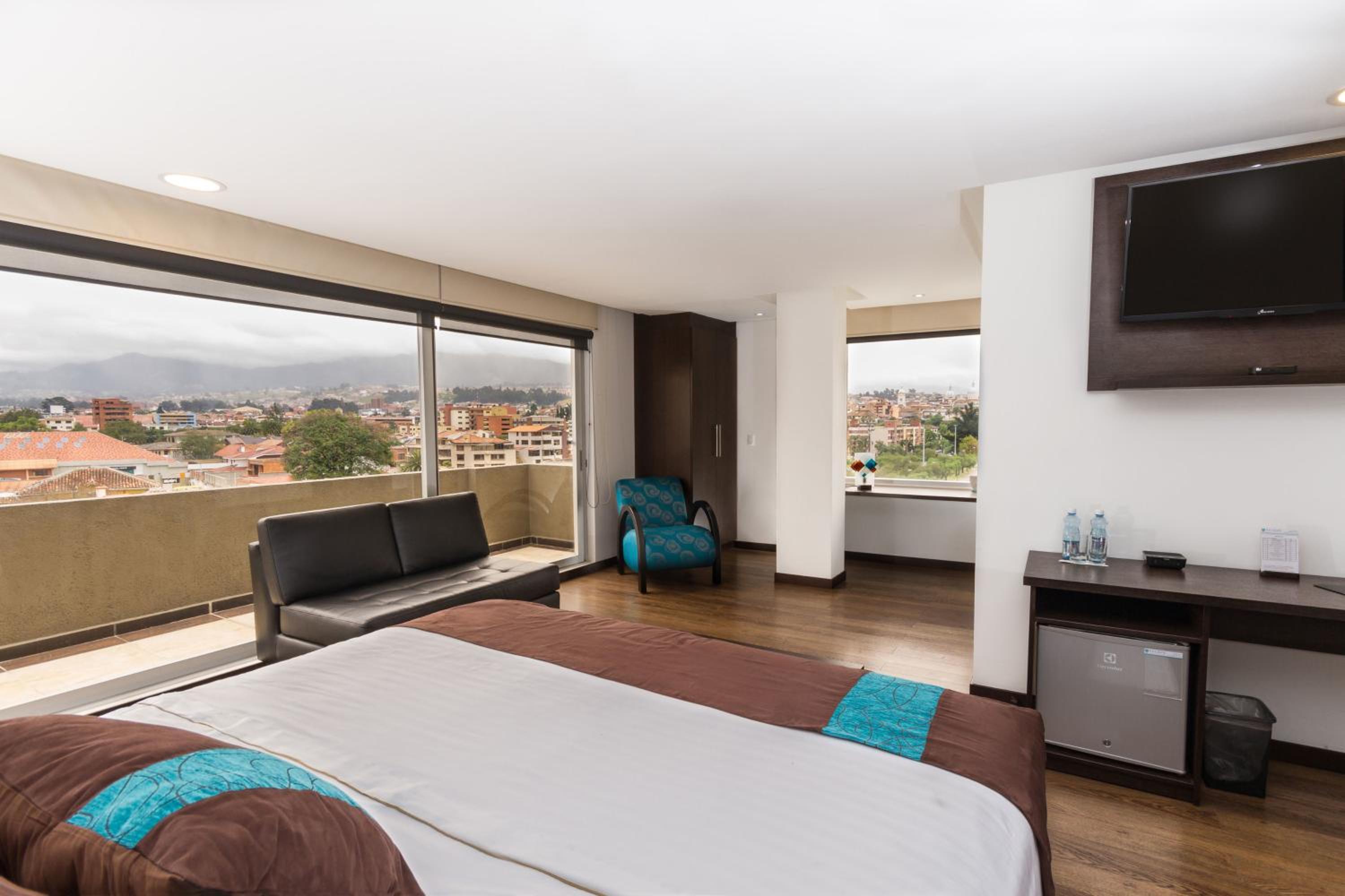 Deluxe Suite with Spa Bath photo 3