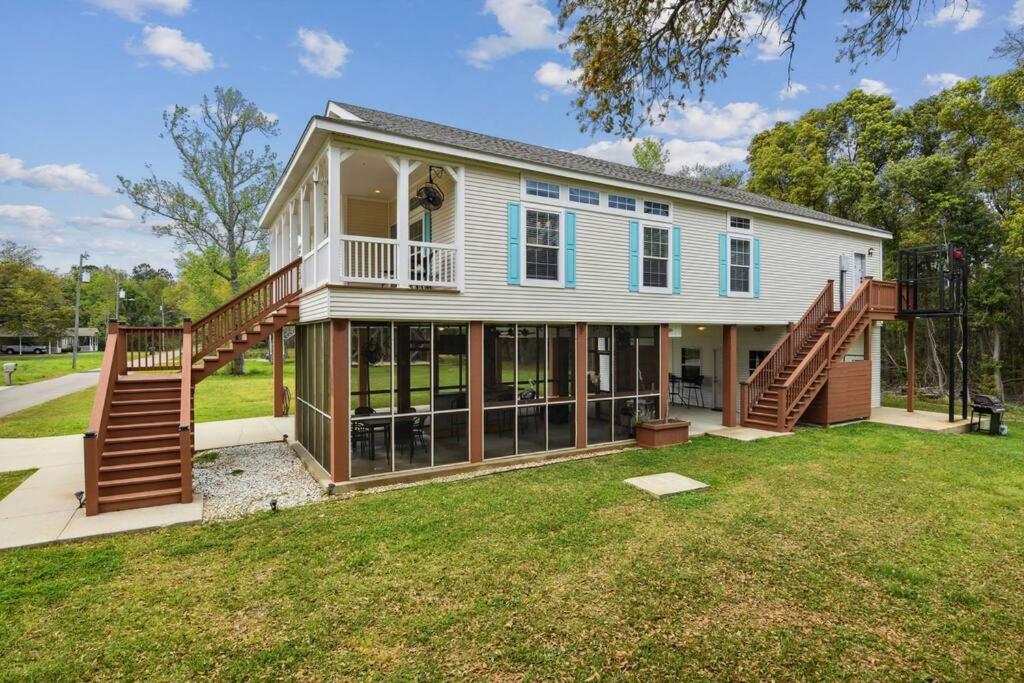 Three-Bedroom House photo 3
