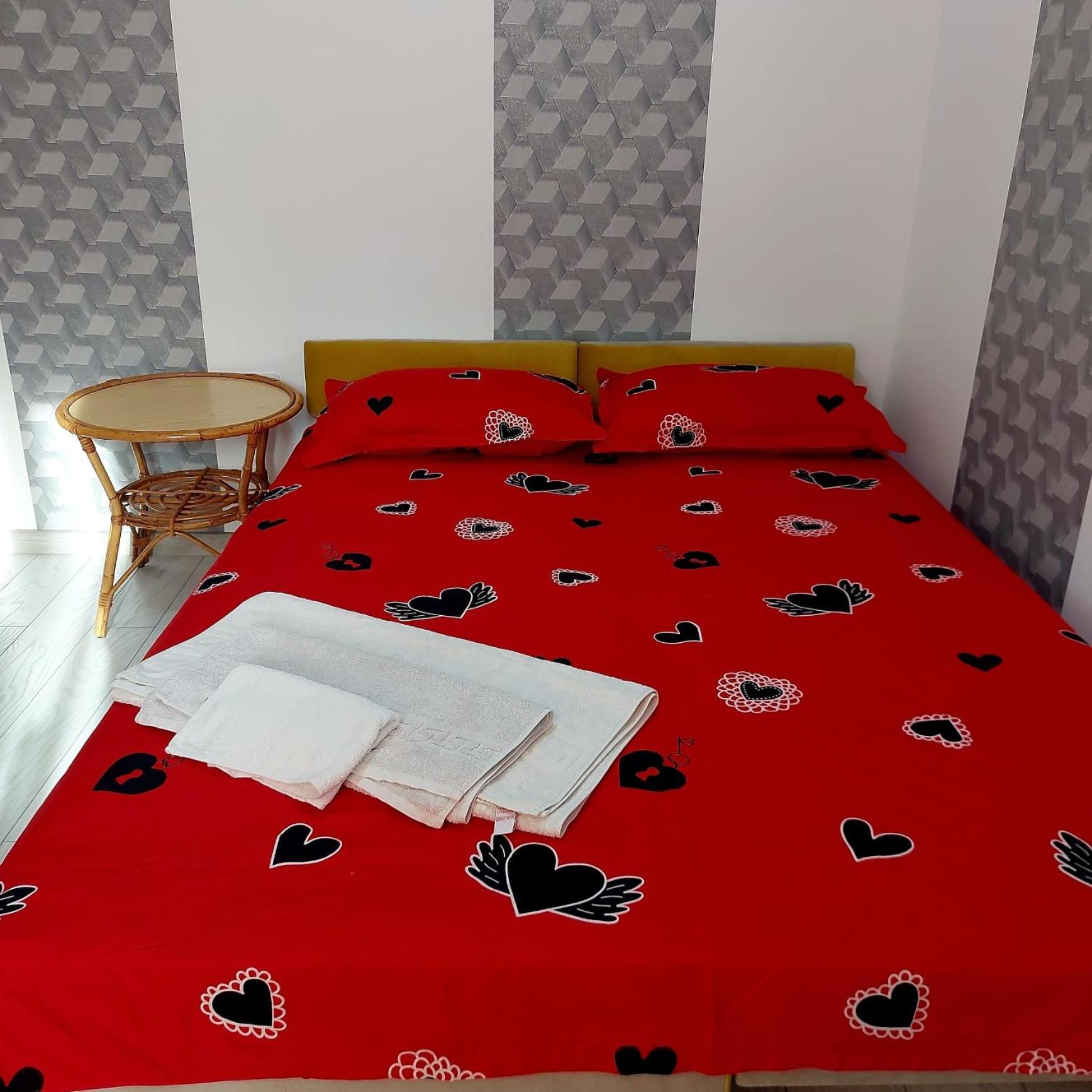 One-Bedroom Apartment photo 1