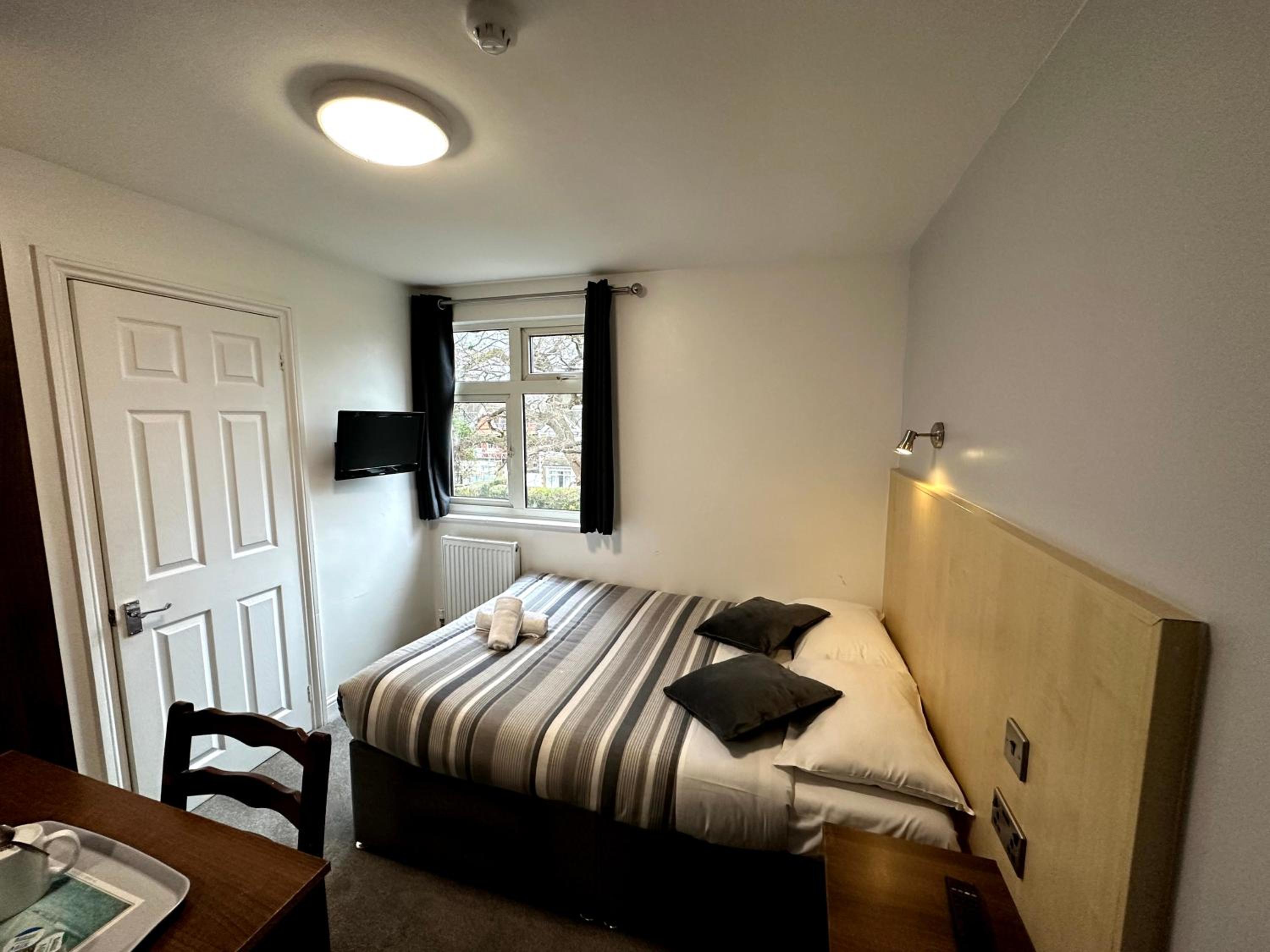Single Room photo 3