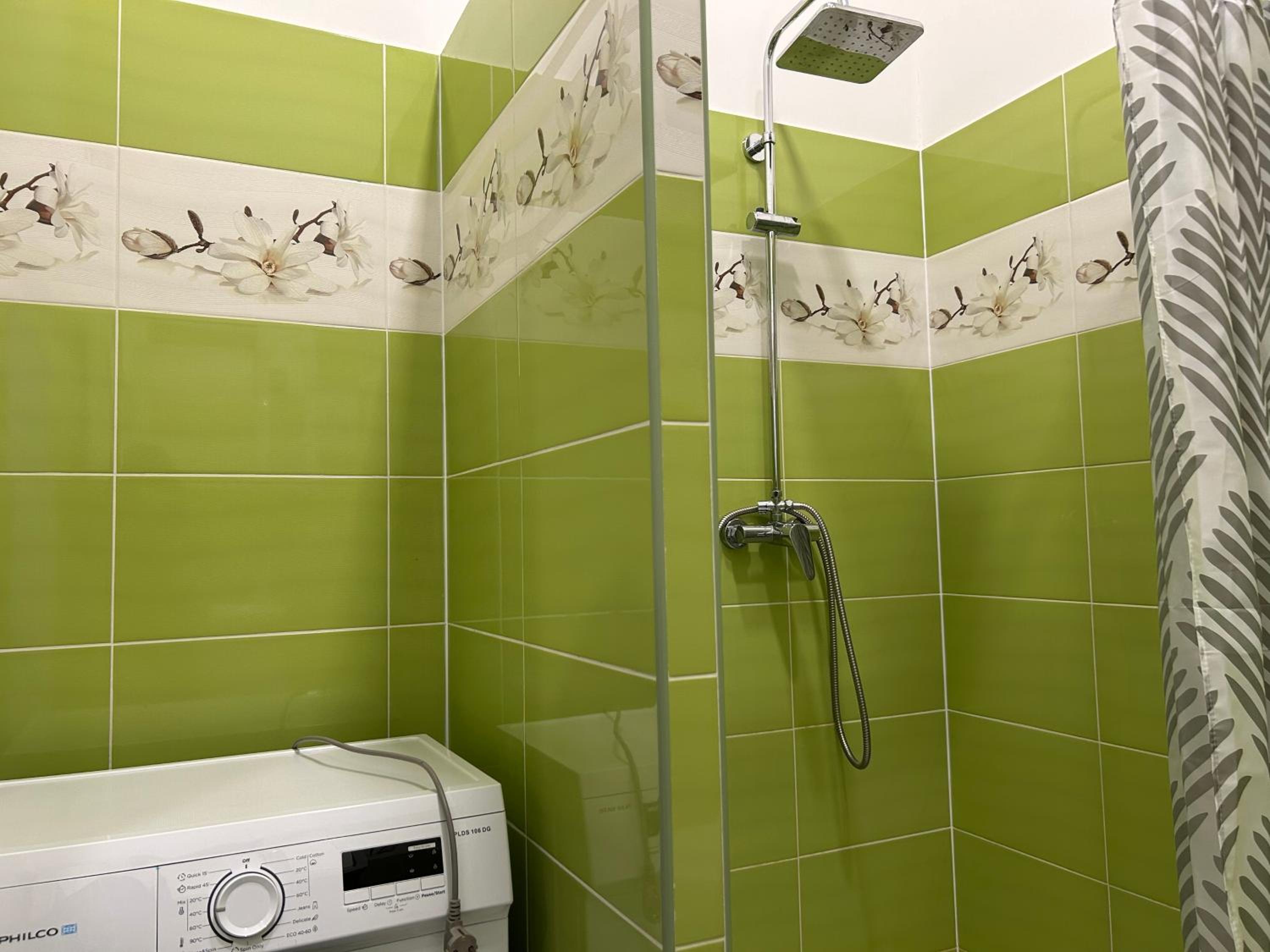 Family Room with Private Bathroom - Photo 8
