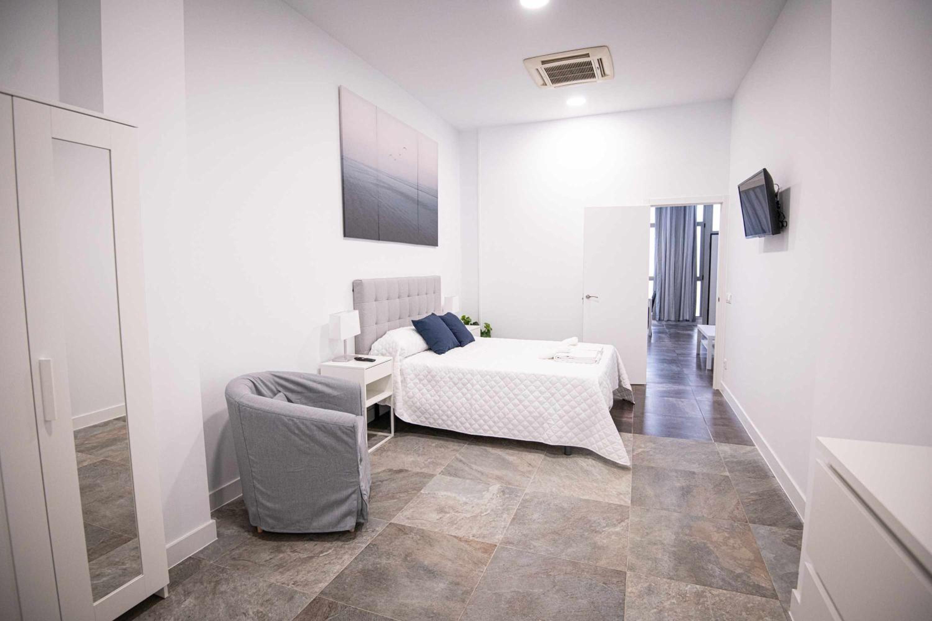 One-Bedroom Apartment photo 2