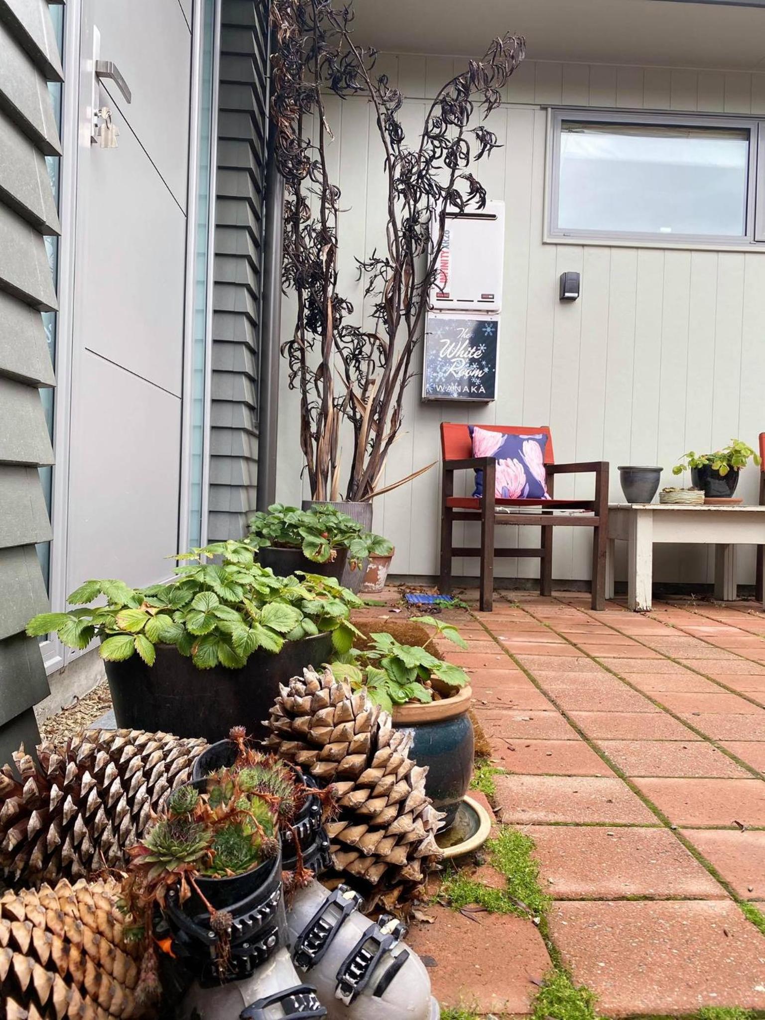 Studio Apartment - Photo 35