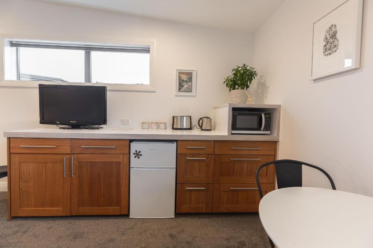 Studio Apartment - Photo 38